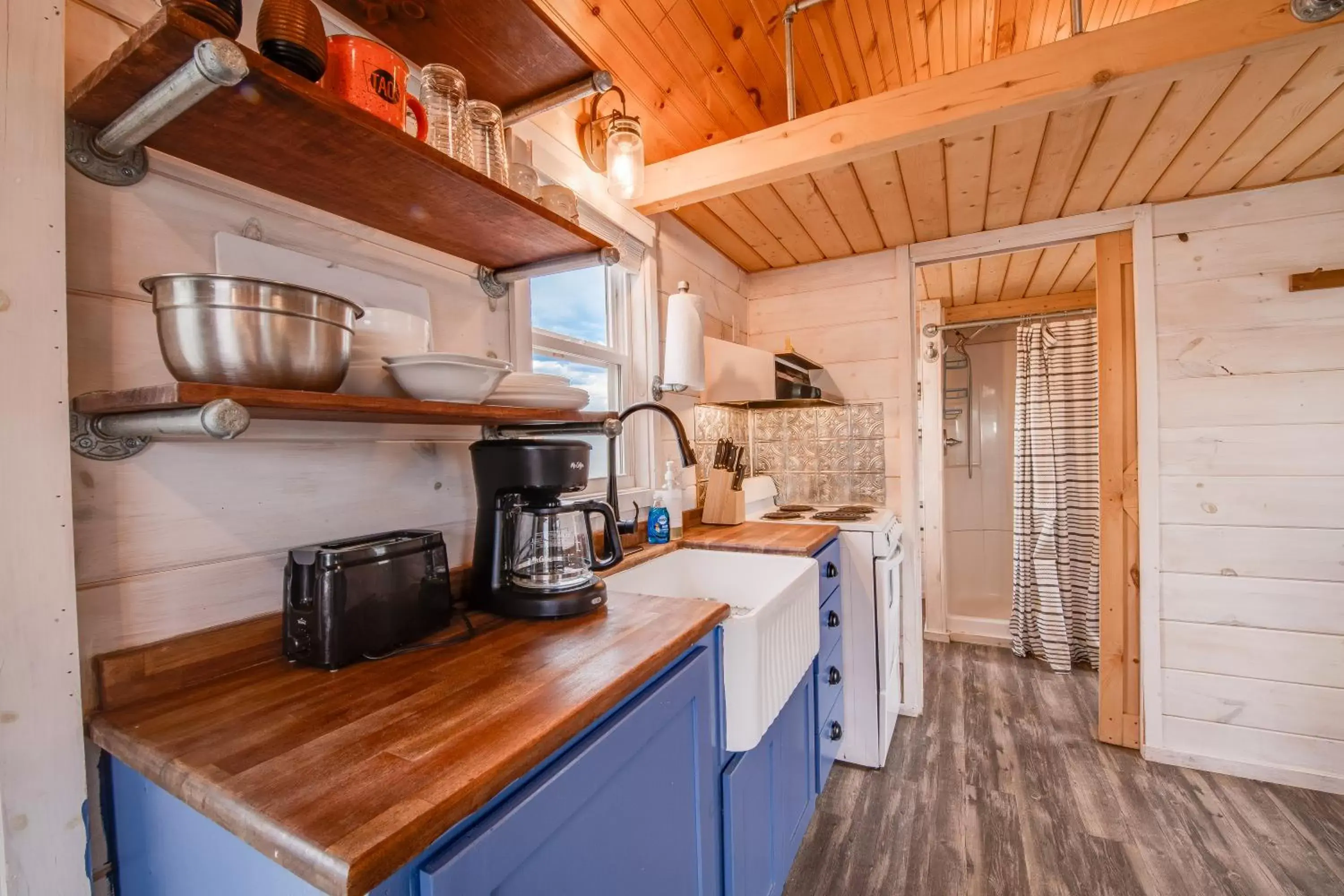 kitchen, Kitchen/Kitchenette in Taos Motor Lodge