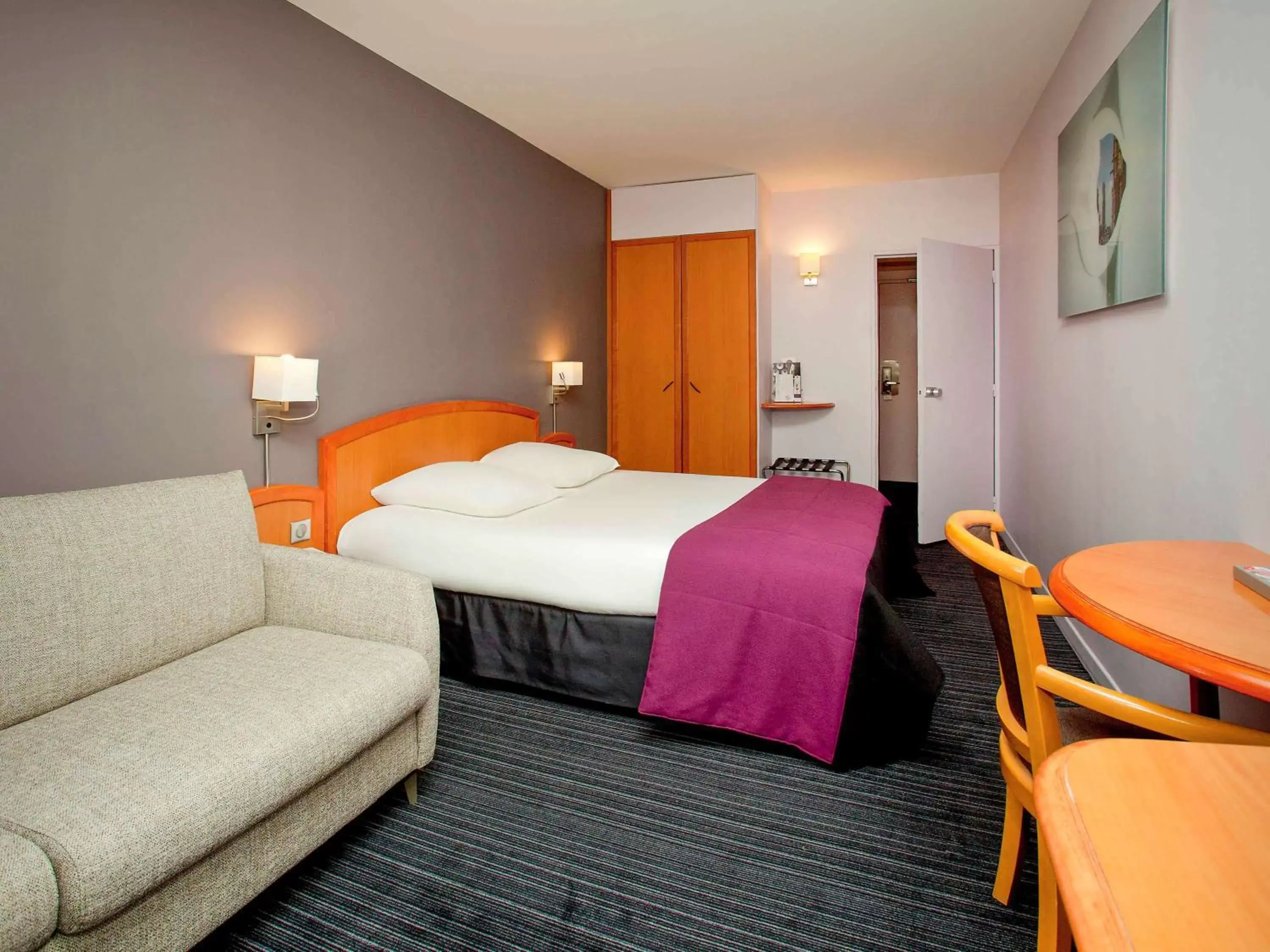 Photo of the whole room, Bed in Mercure Metz Centre