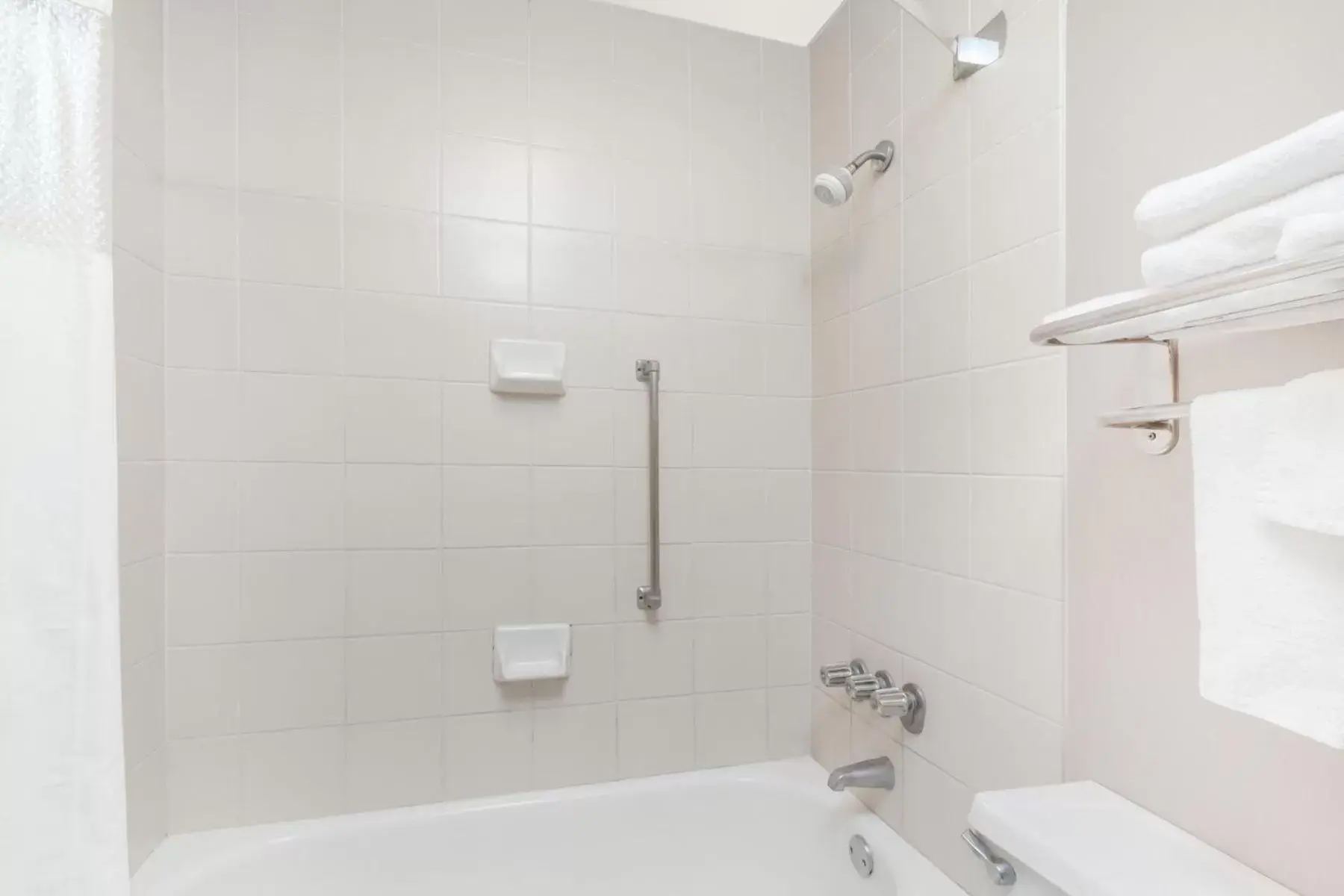 Shower, Bathroom in Days Inn by Wyndham Seguin TX
