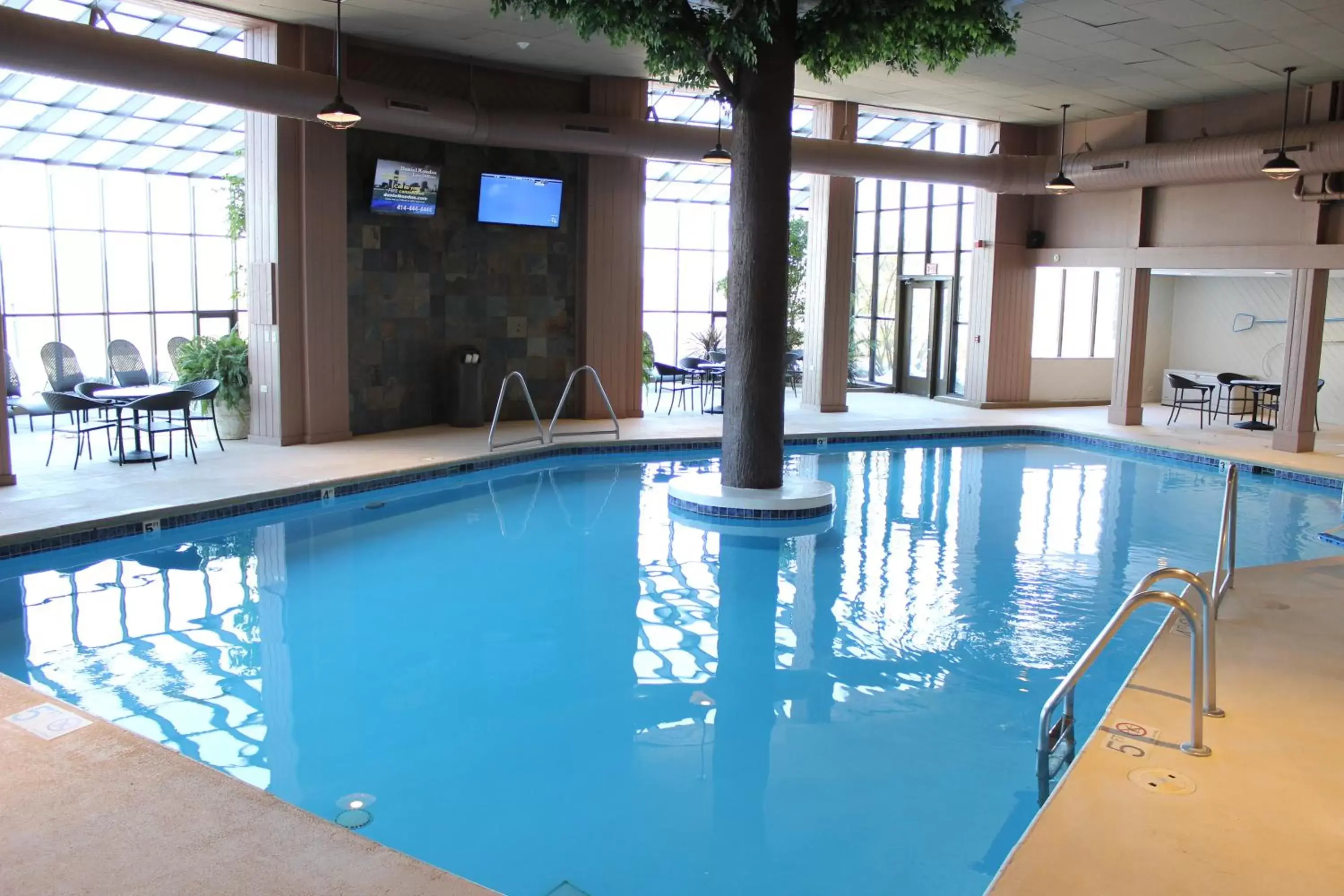 Swimming Pool in The Ridge Hotel