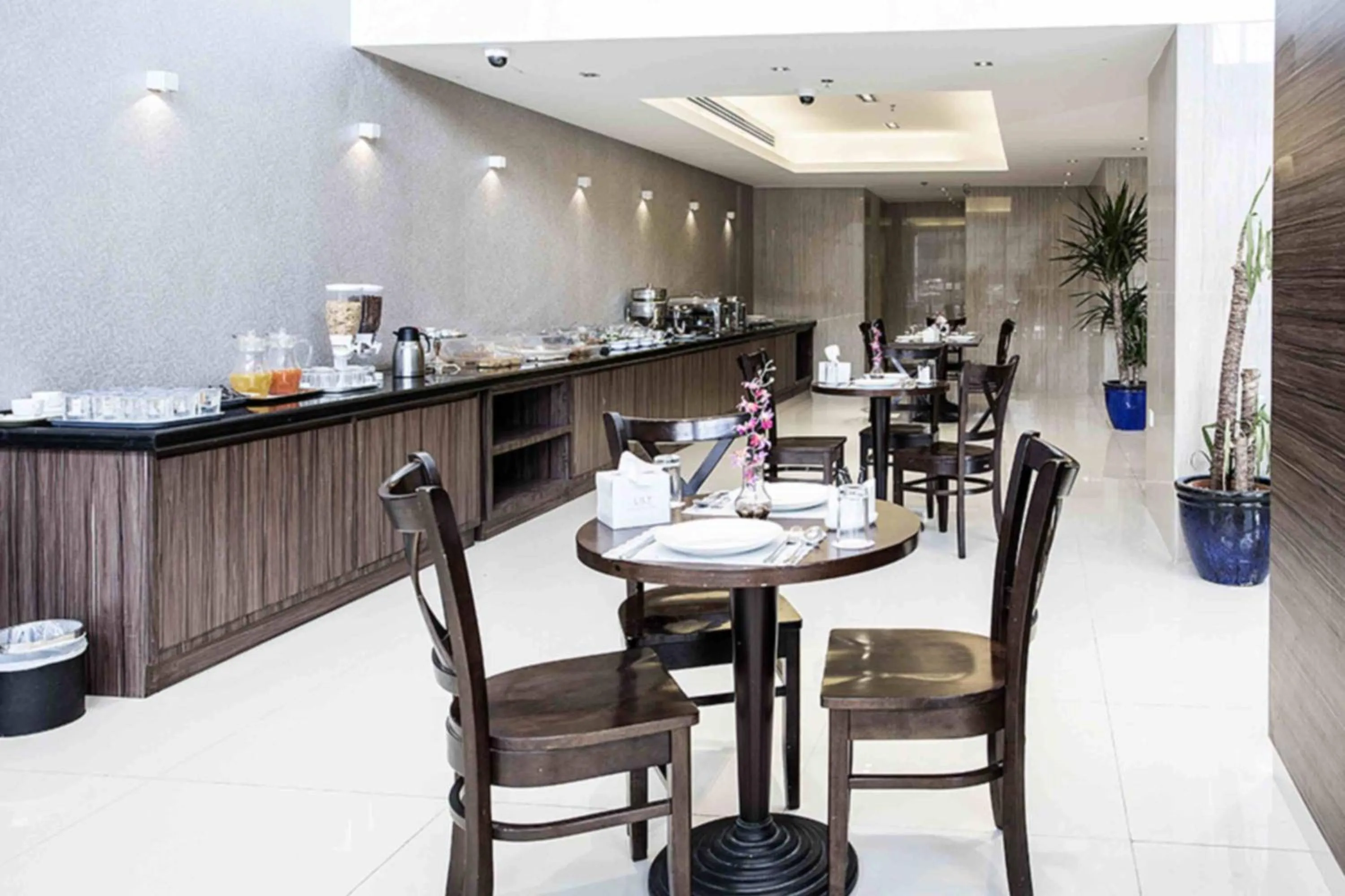 Restaurant/places to eat in Hayat Watheer for serviced Apartment