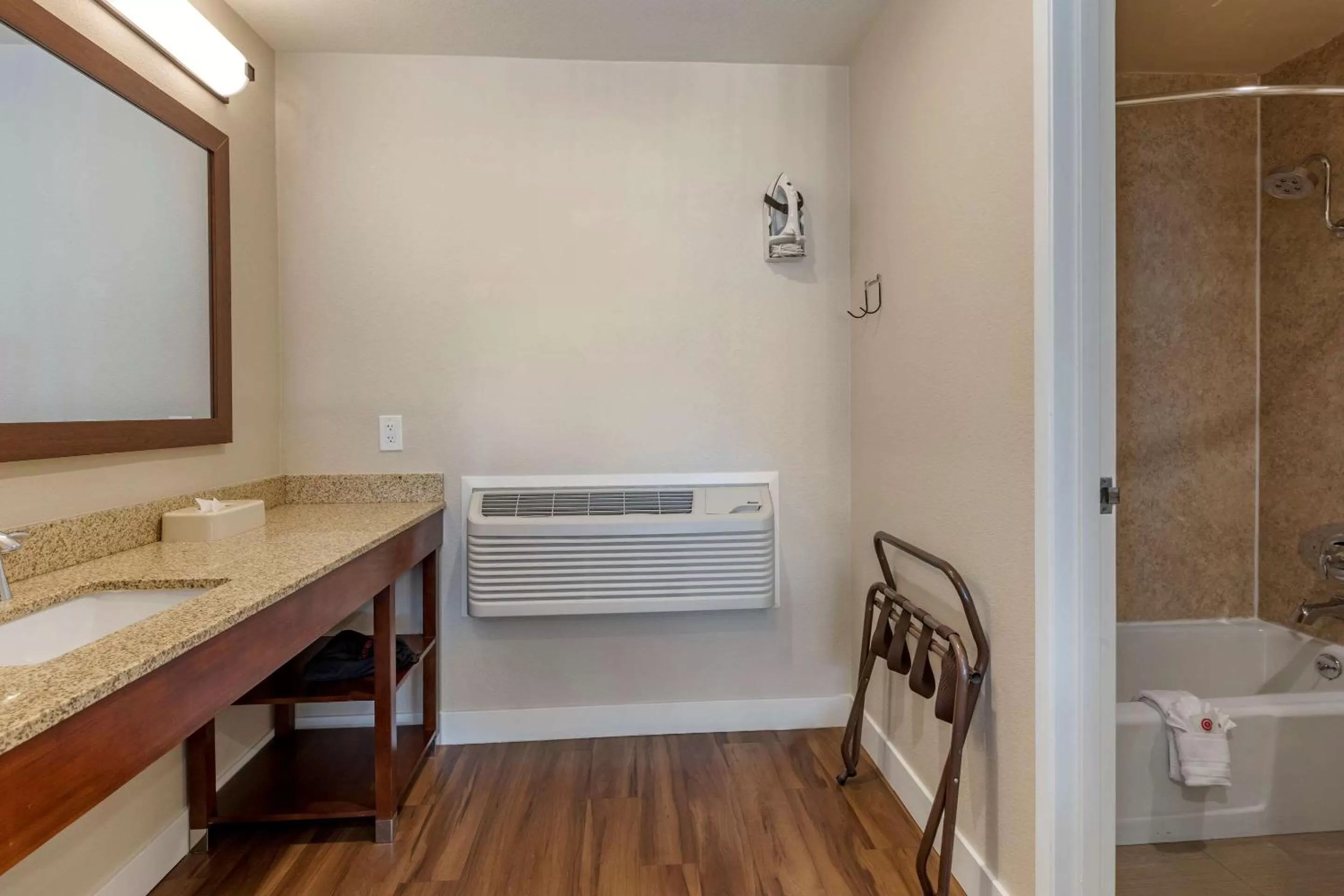 Bathroom in Comfort Inn Bishop