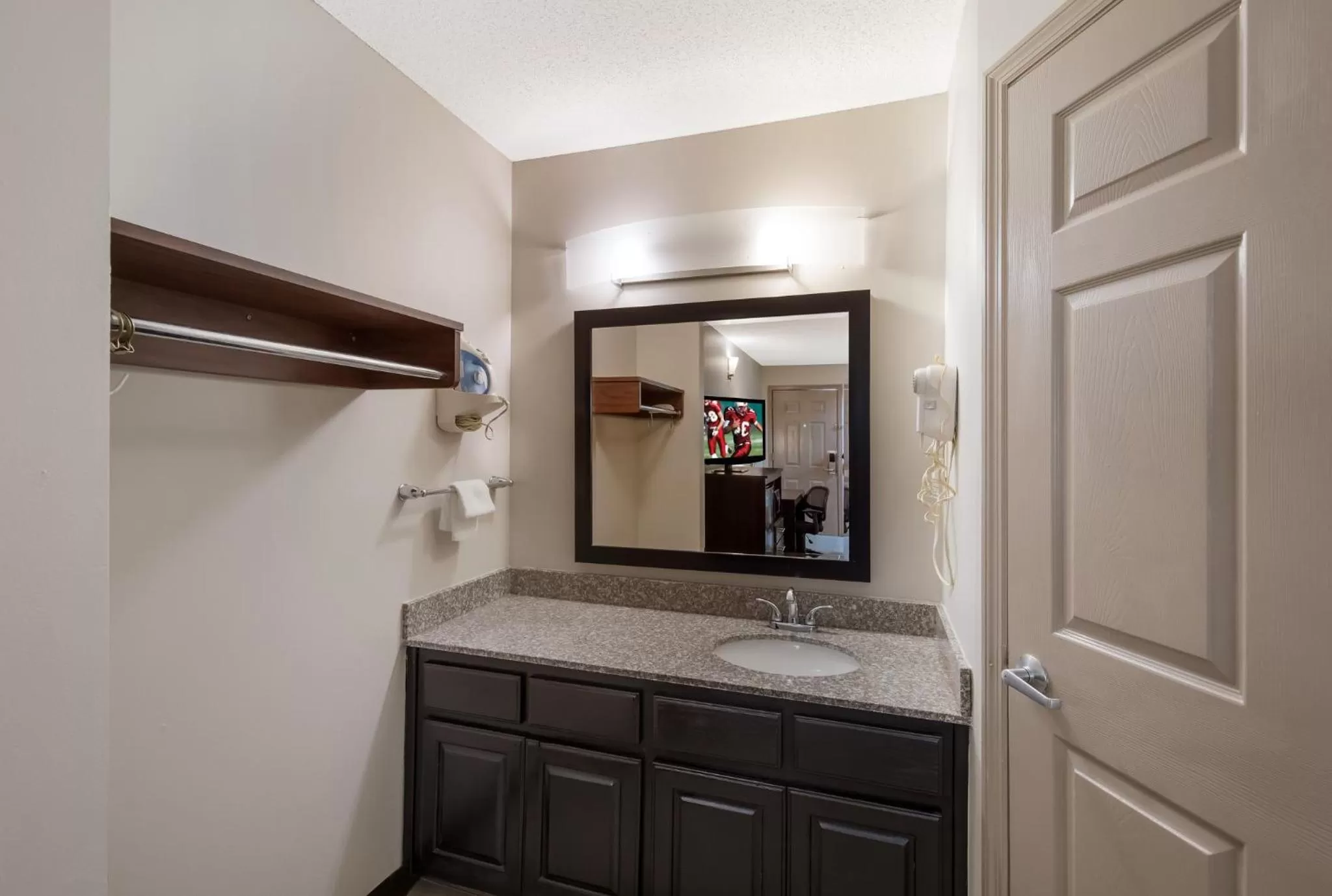 Bathroom in Red Roof Inn Jasper
