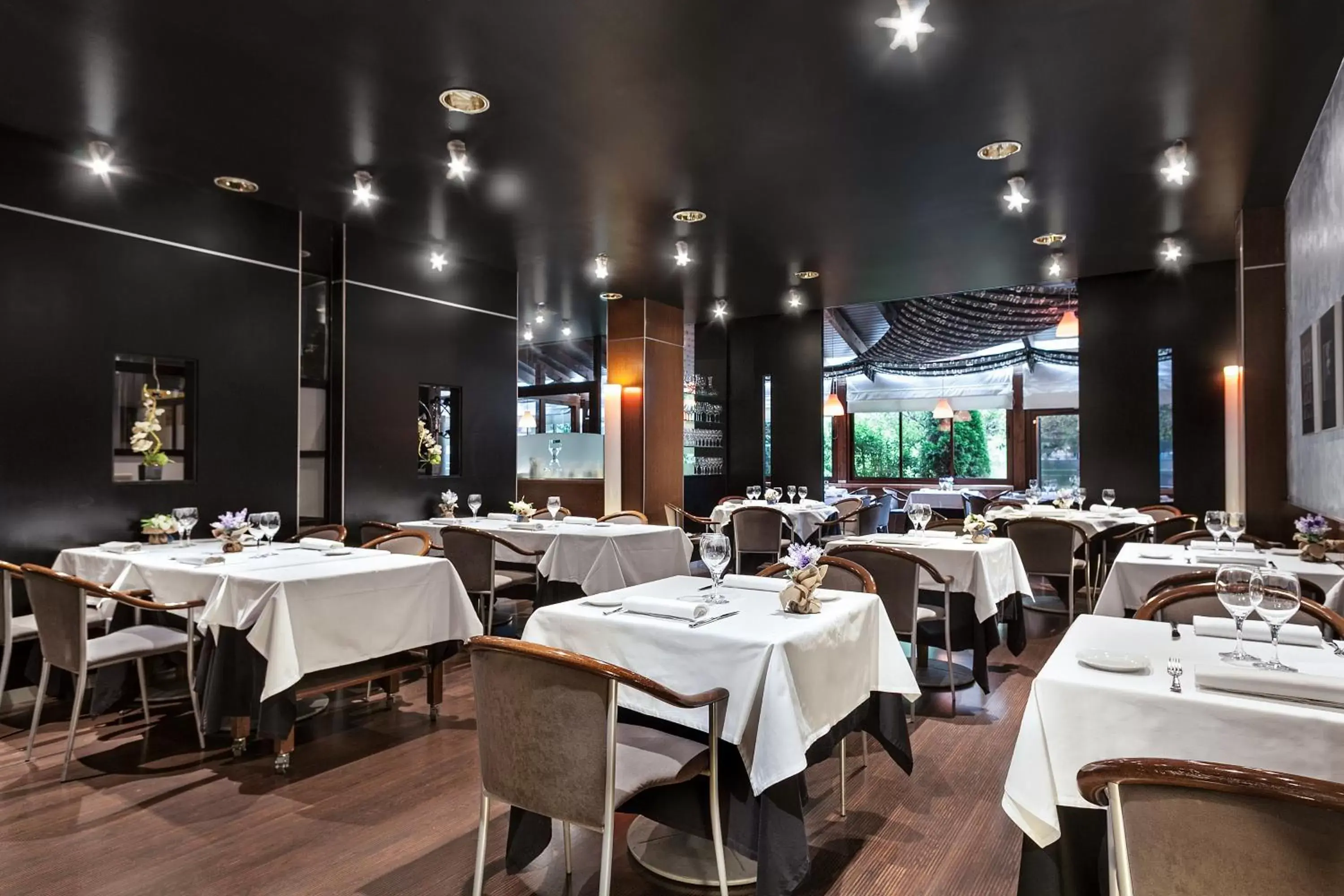 Restaurant/Places to Eat in Acta Arthotel