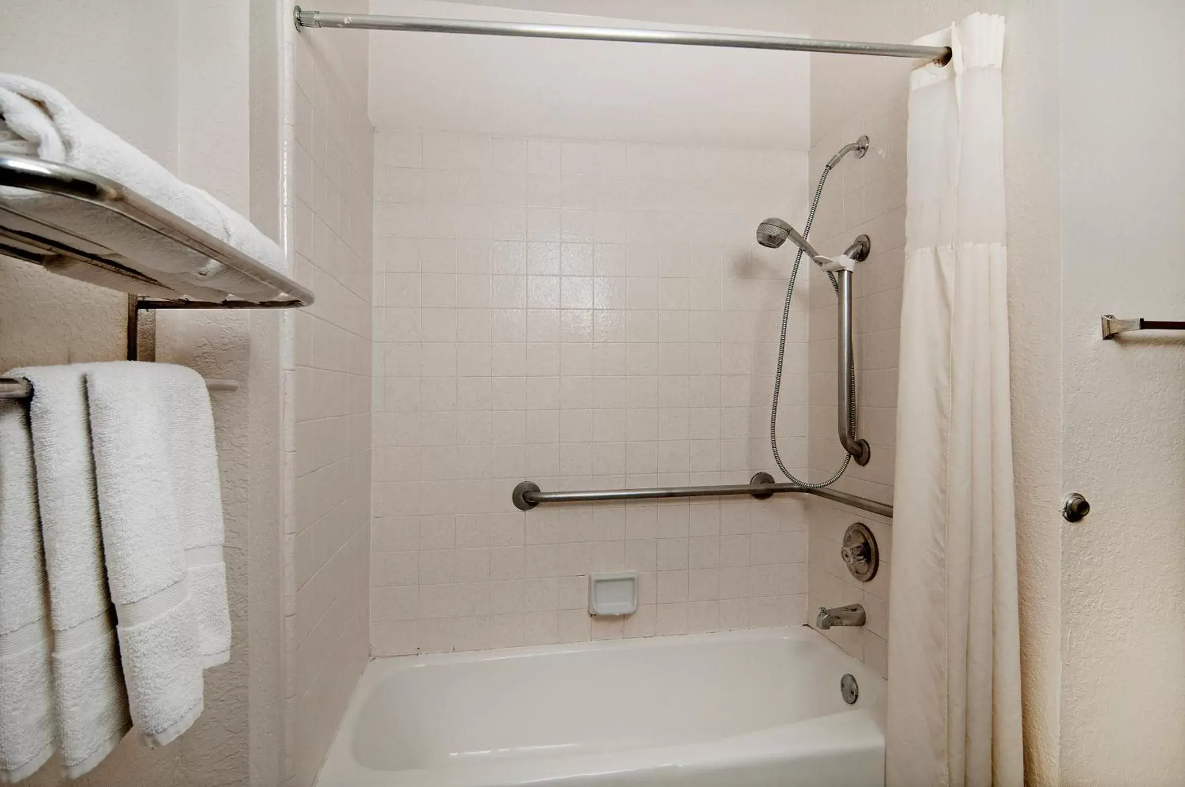 Shower, Bathroom in Quality Inn & Suites South San Jose - Morgan Hill