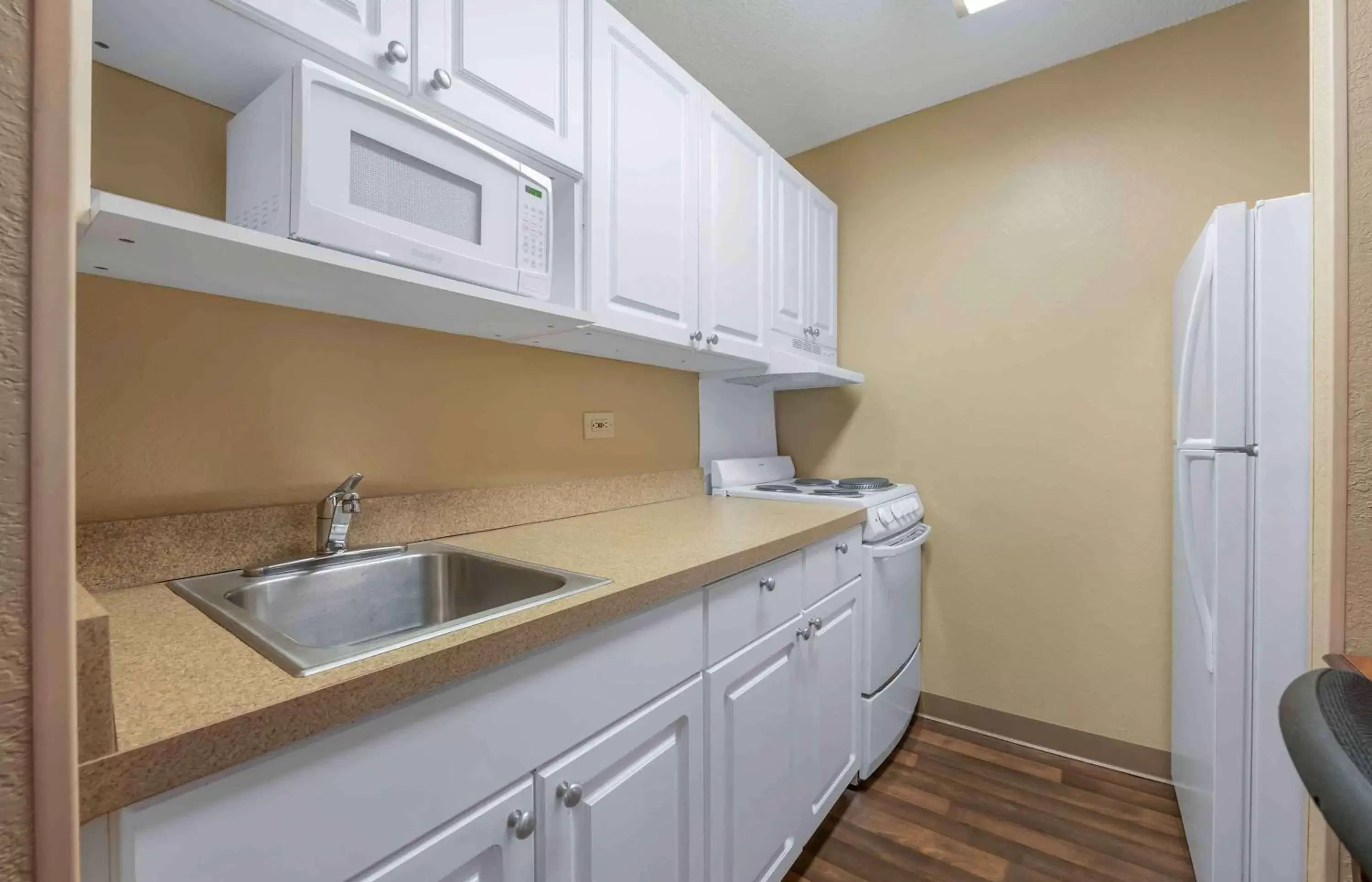 Bedroom, Kitchen/Kitchenette in Extended Stay America Suites - West Palm Beach - Northpoint Corporate Park