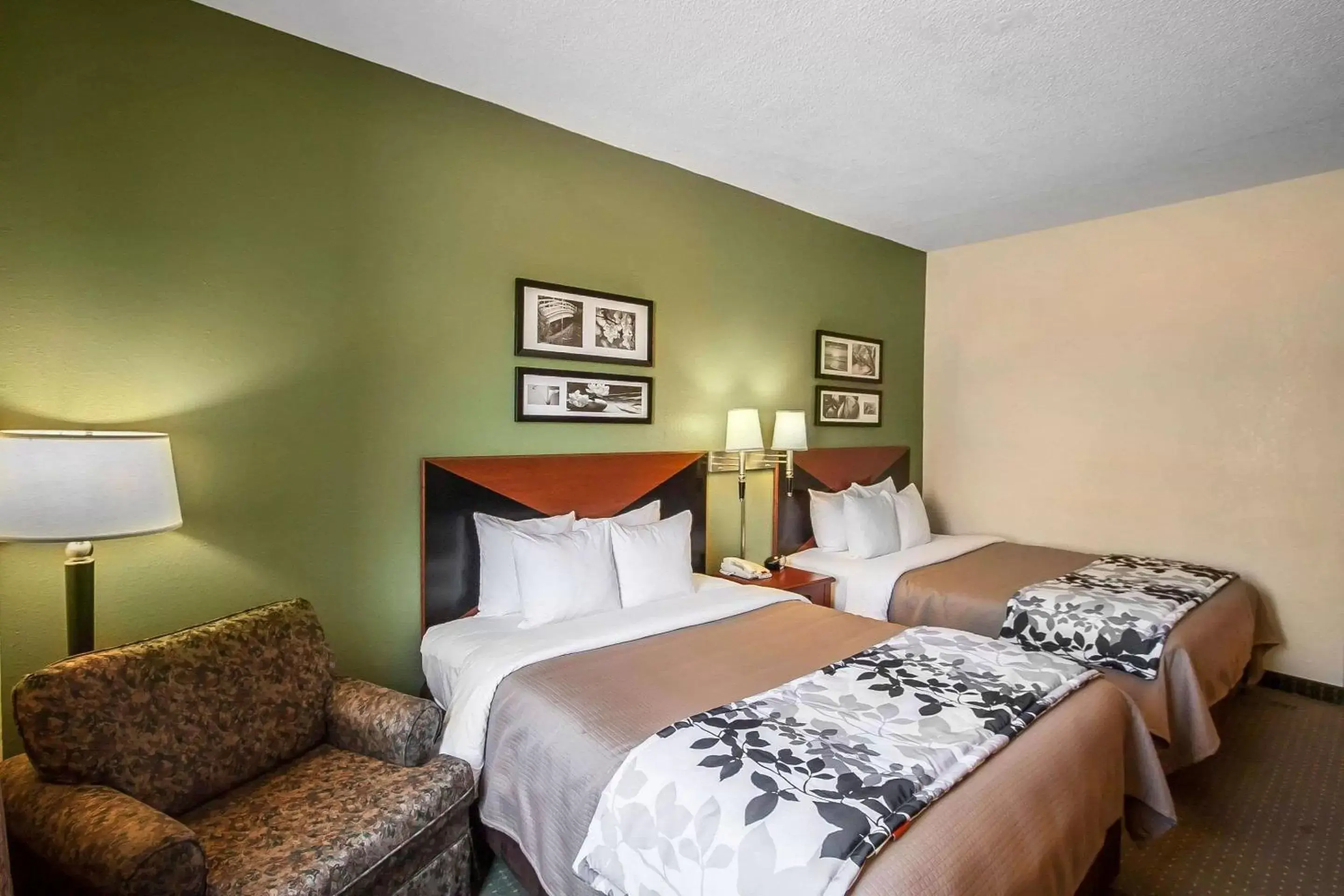 Photo of the whole room, Bed in Sleep Inn & Suites Airport Pearl