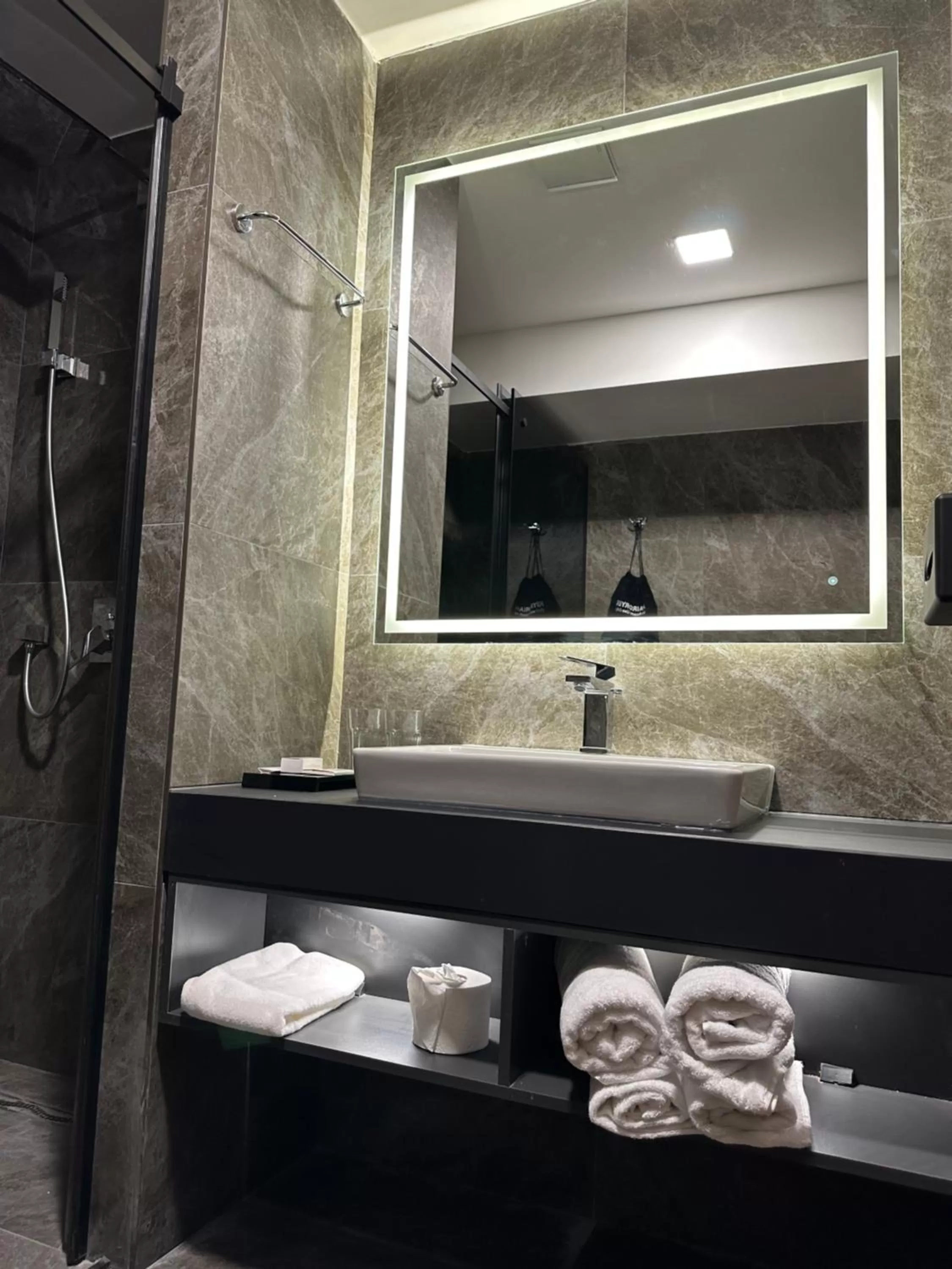 Toilet in Hotel Macedonia Square