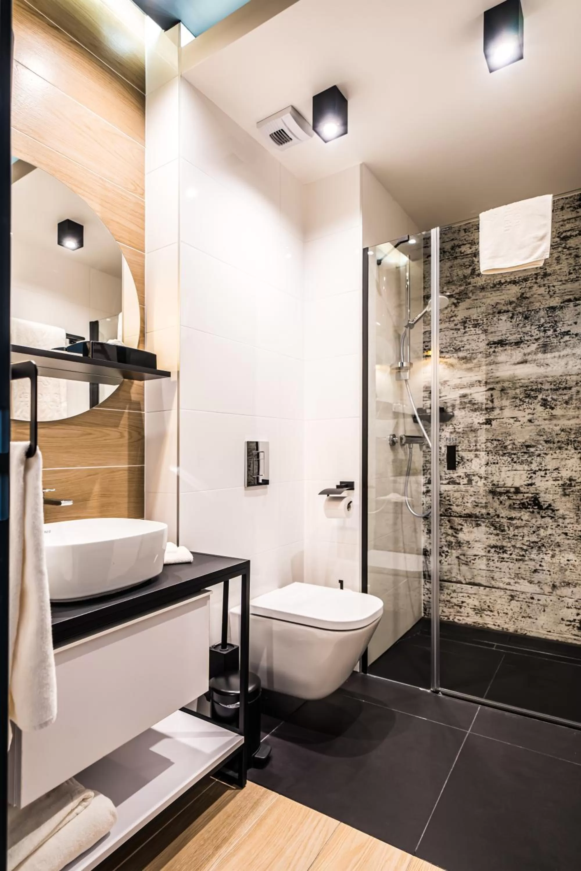 Shower in Up Hotel Budapest