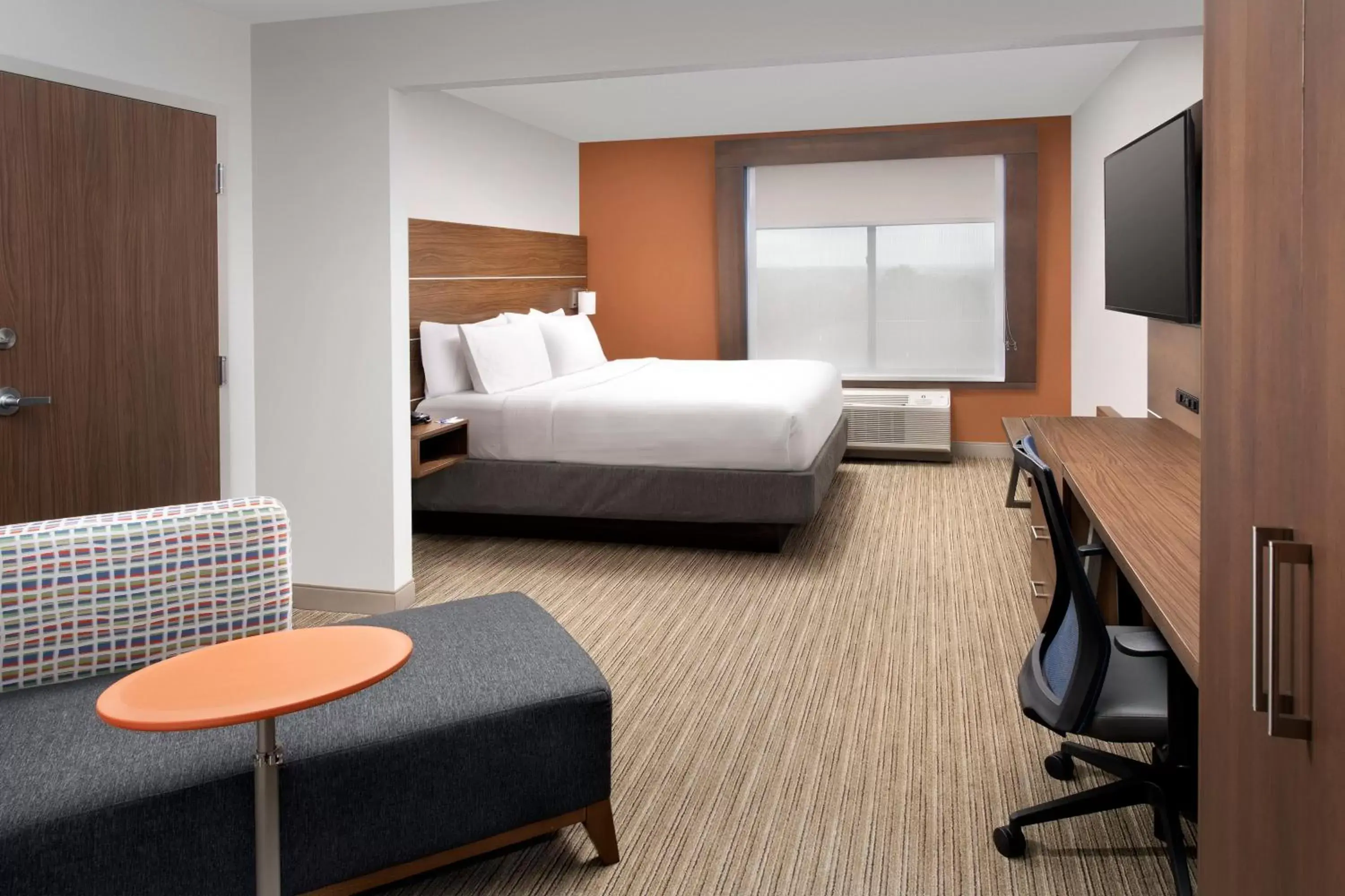 Photo of the whole room, Bed in Holiday Inn Express & Suites Baltimore - BWI Airport North, an IHG Hotel