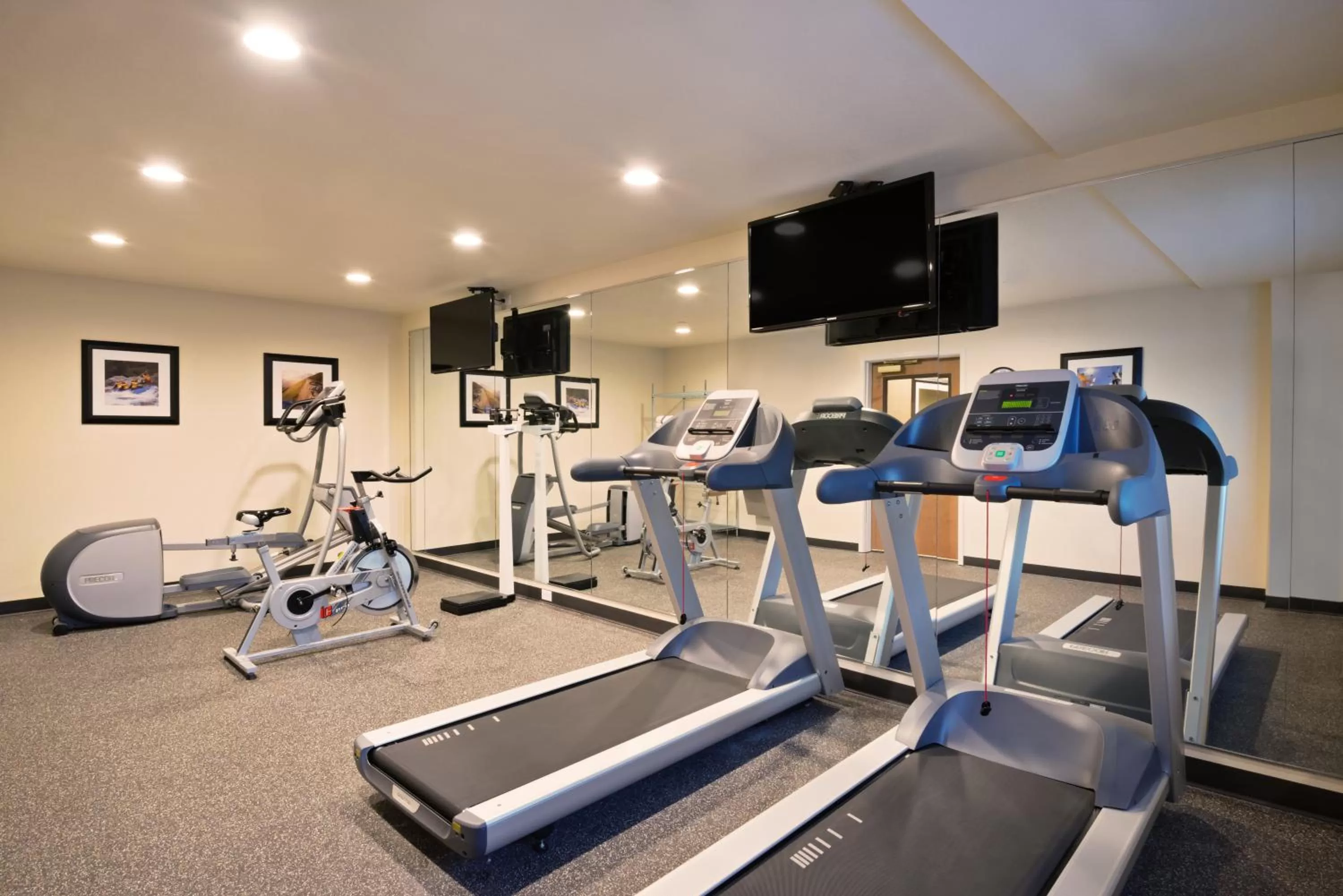Spa and wellness centre/facilities in Holiday Inn Express Hotel & Suites Fraser Winter Park Area by IHG