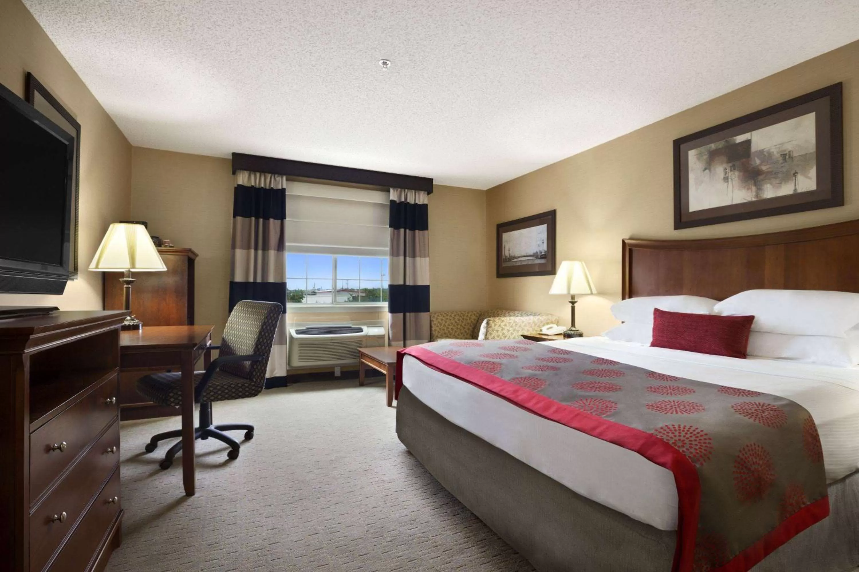 King Room with Bath Tub - Mobility/Hearing Accessible - Non-Smoking in Ramada by Wyndham Del Rio