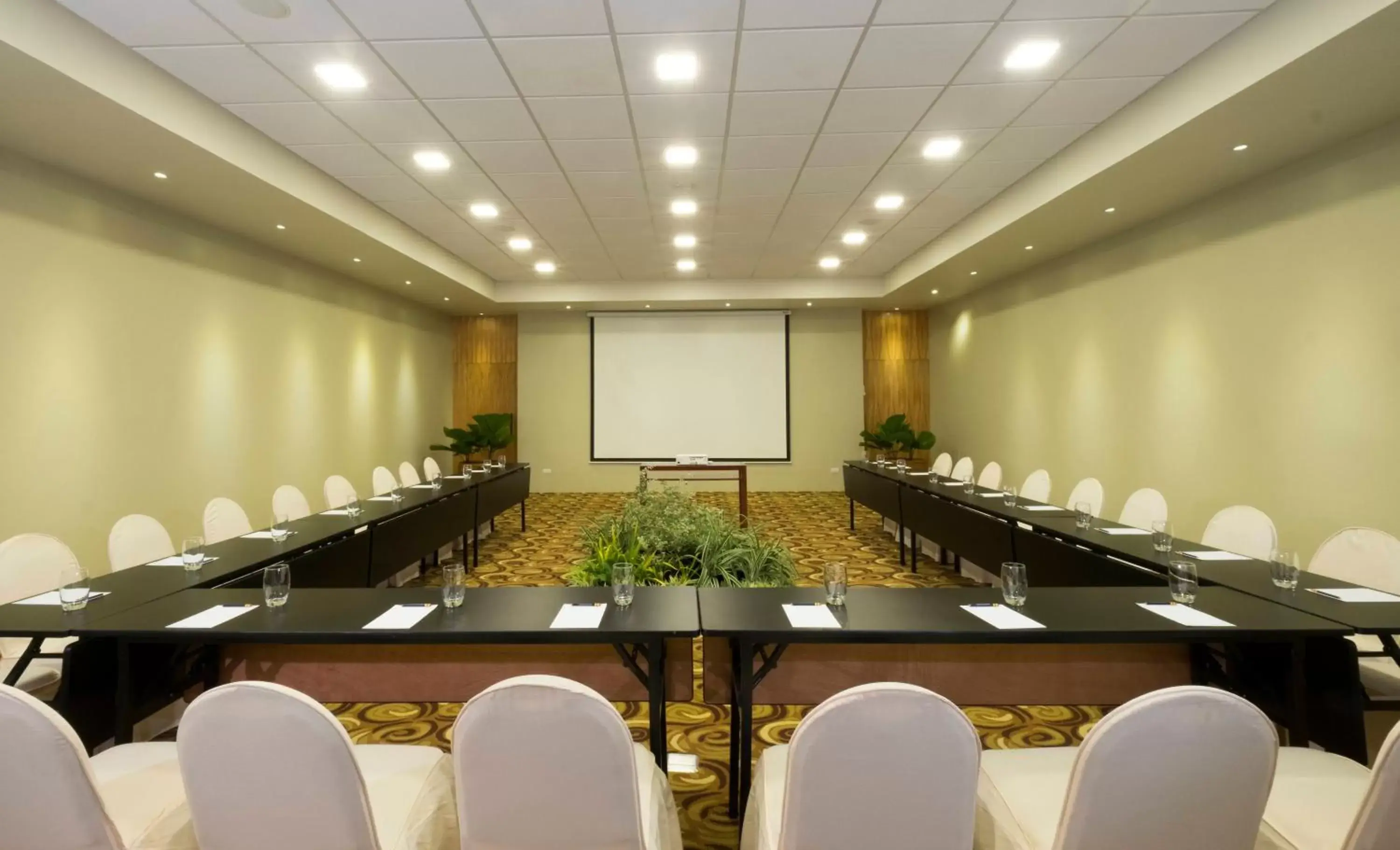 Meeting/conference room in Bluewater Maribago Beach Resort