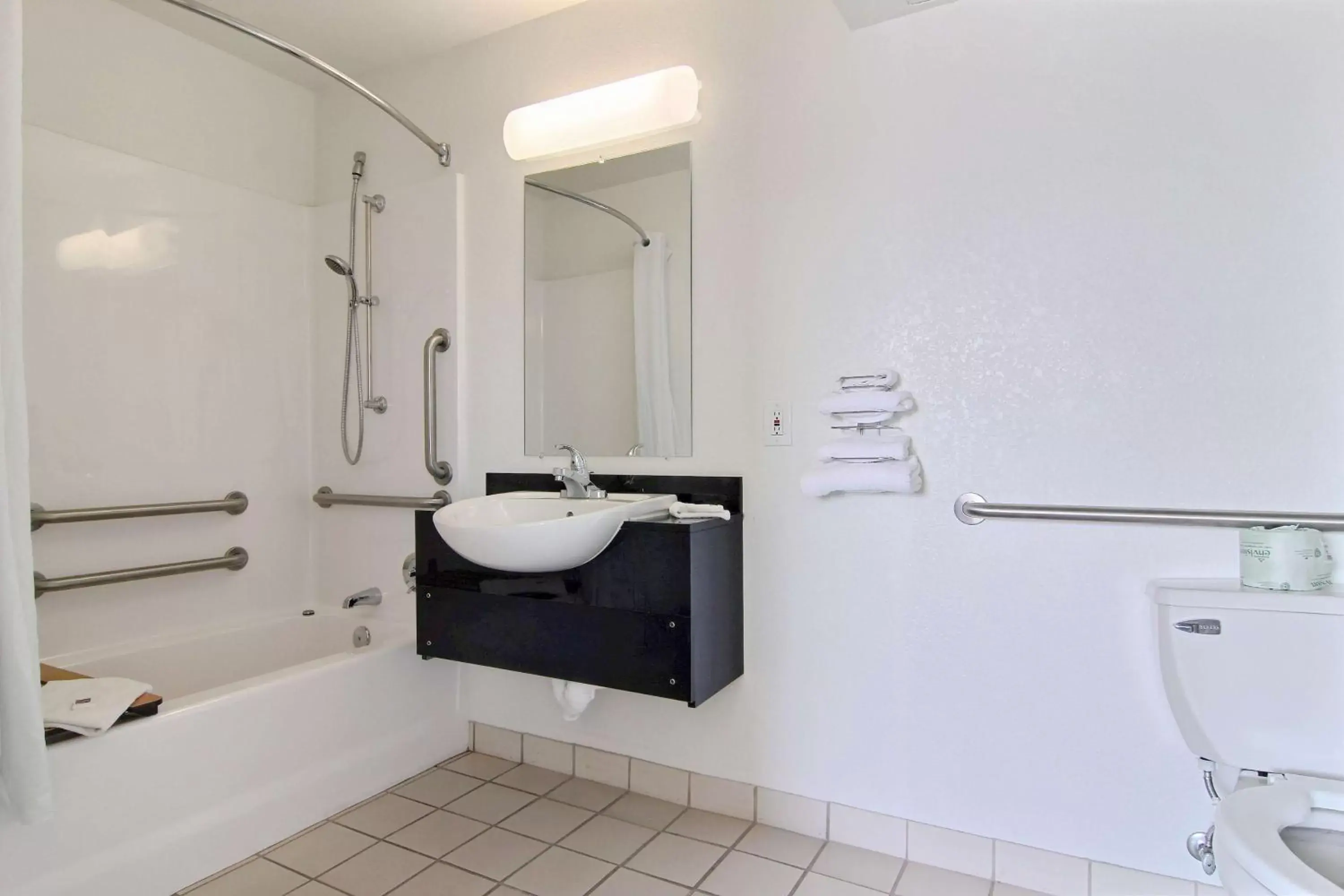 Shower, Bathroom in Motel 6-Farmington, NM