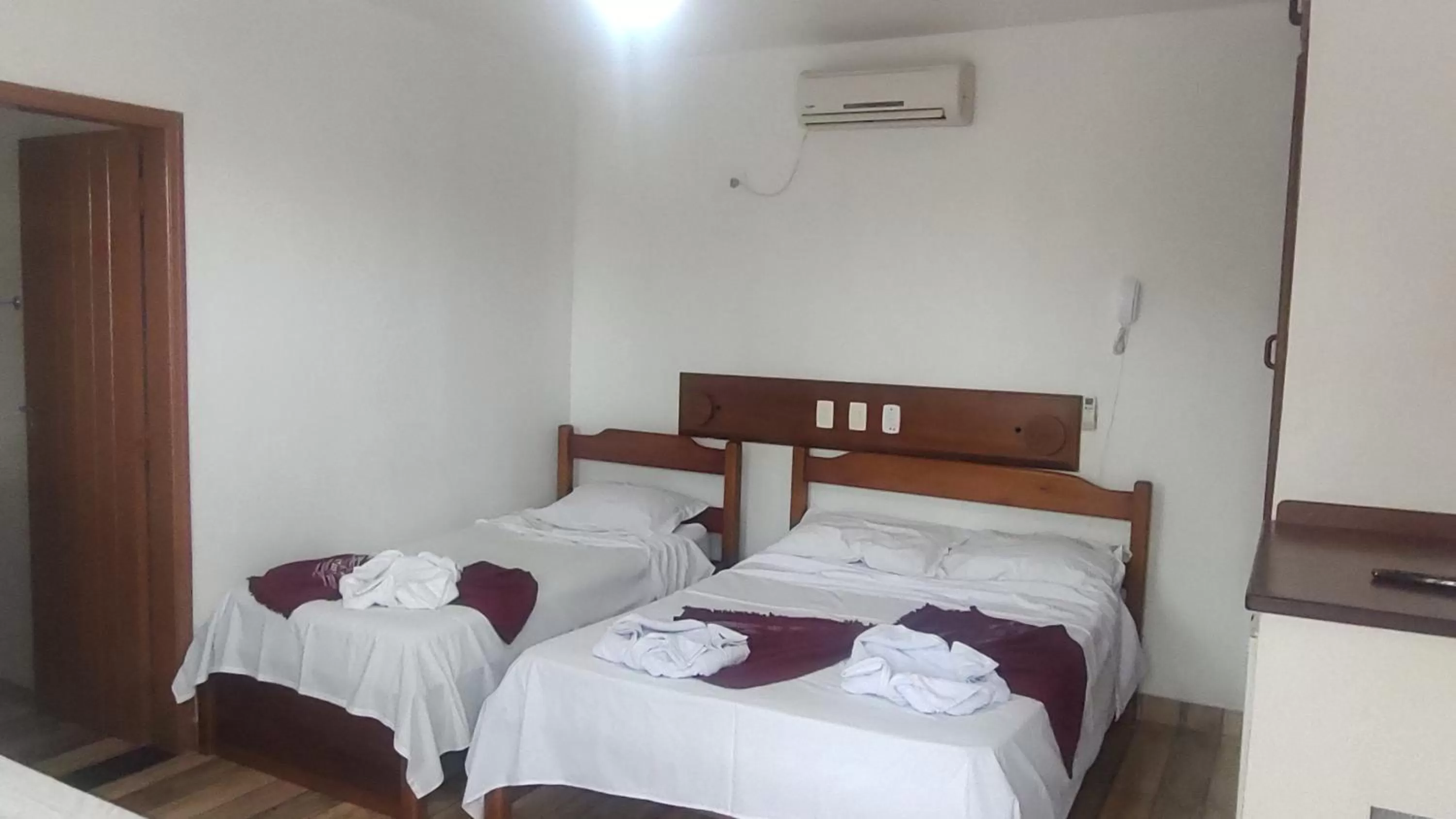 Bedroom, Bed in Hotel Lazaro Ubatuba Ltda