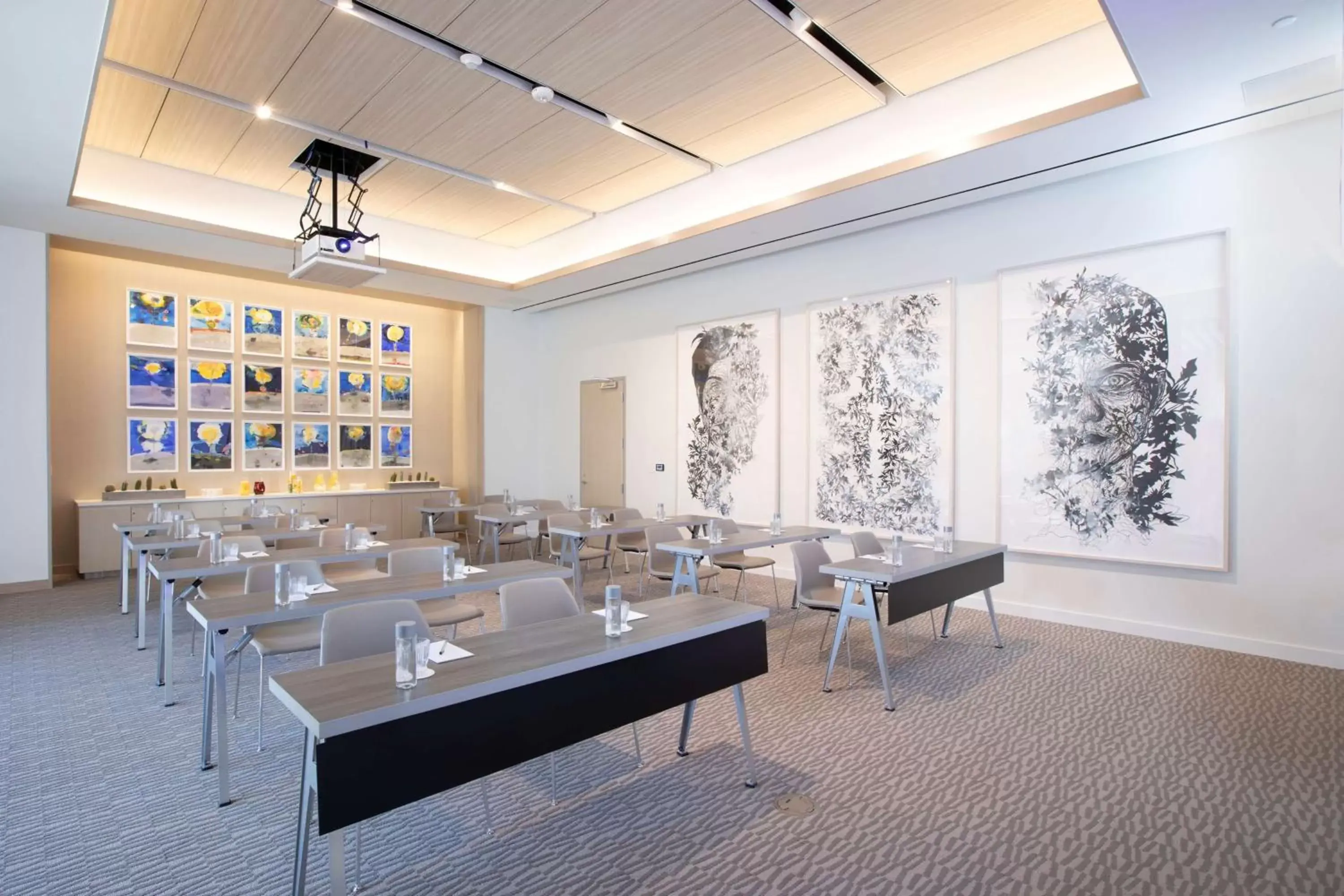 Meeting/conference room, Restaurant/Places to Eat in HALL Arts Hotel Dallas, Curio Collection by Hilton
