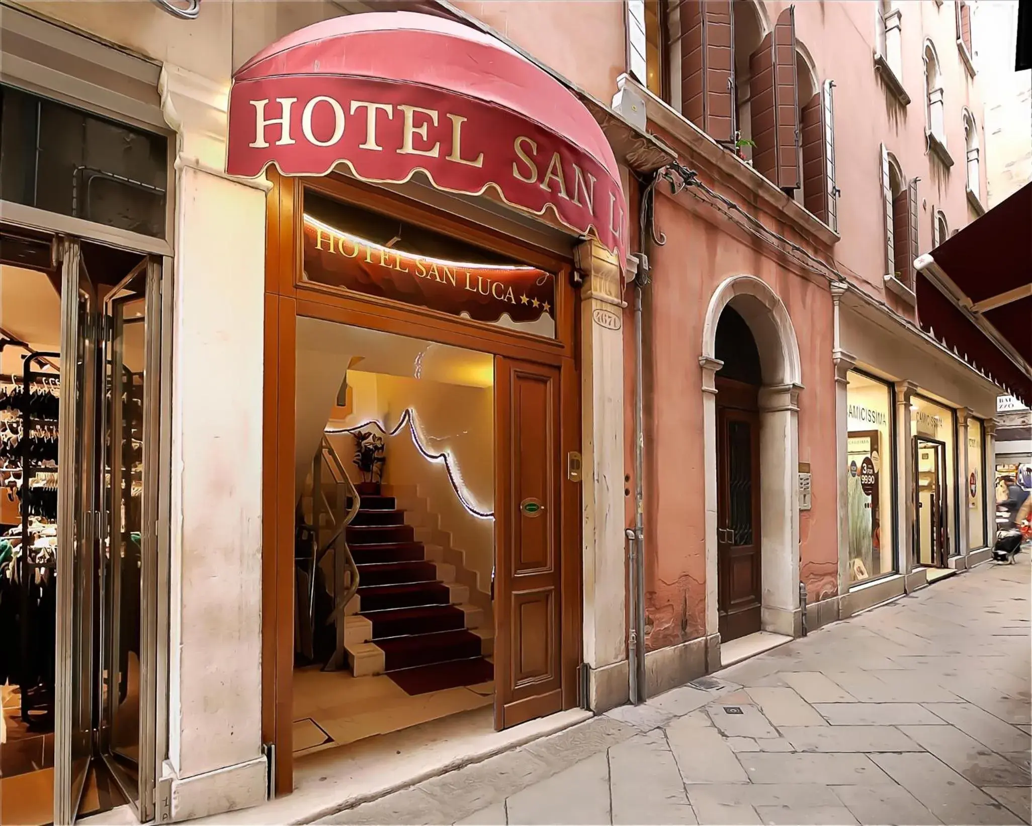 Property building in Hotel San Luca Venezia