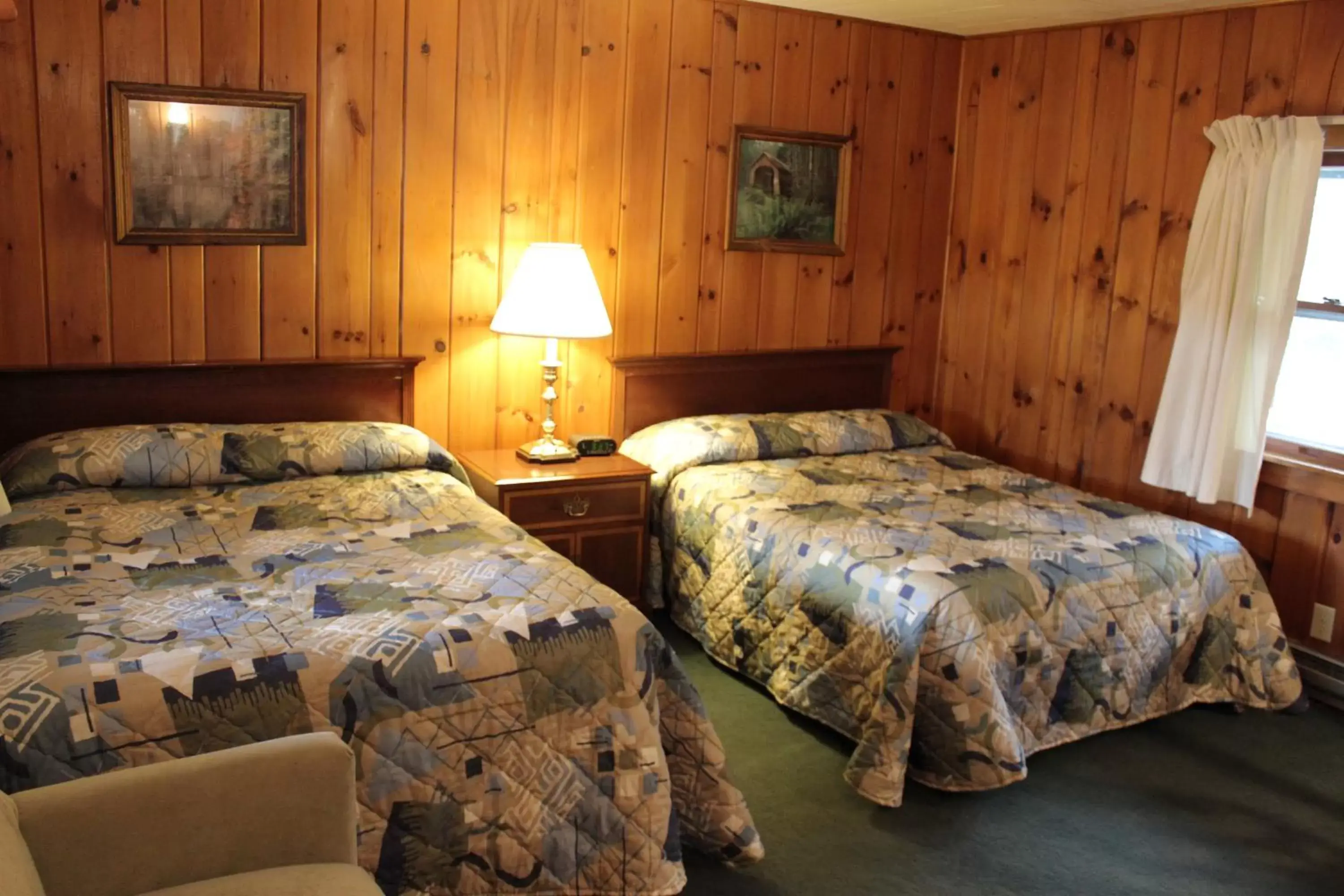 Bed in Nootka Lodge