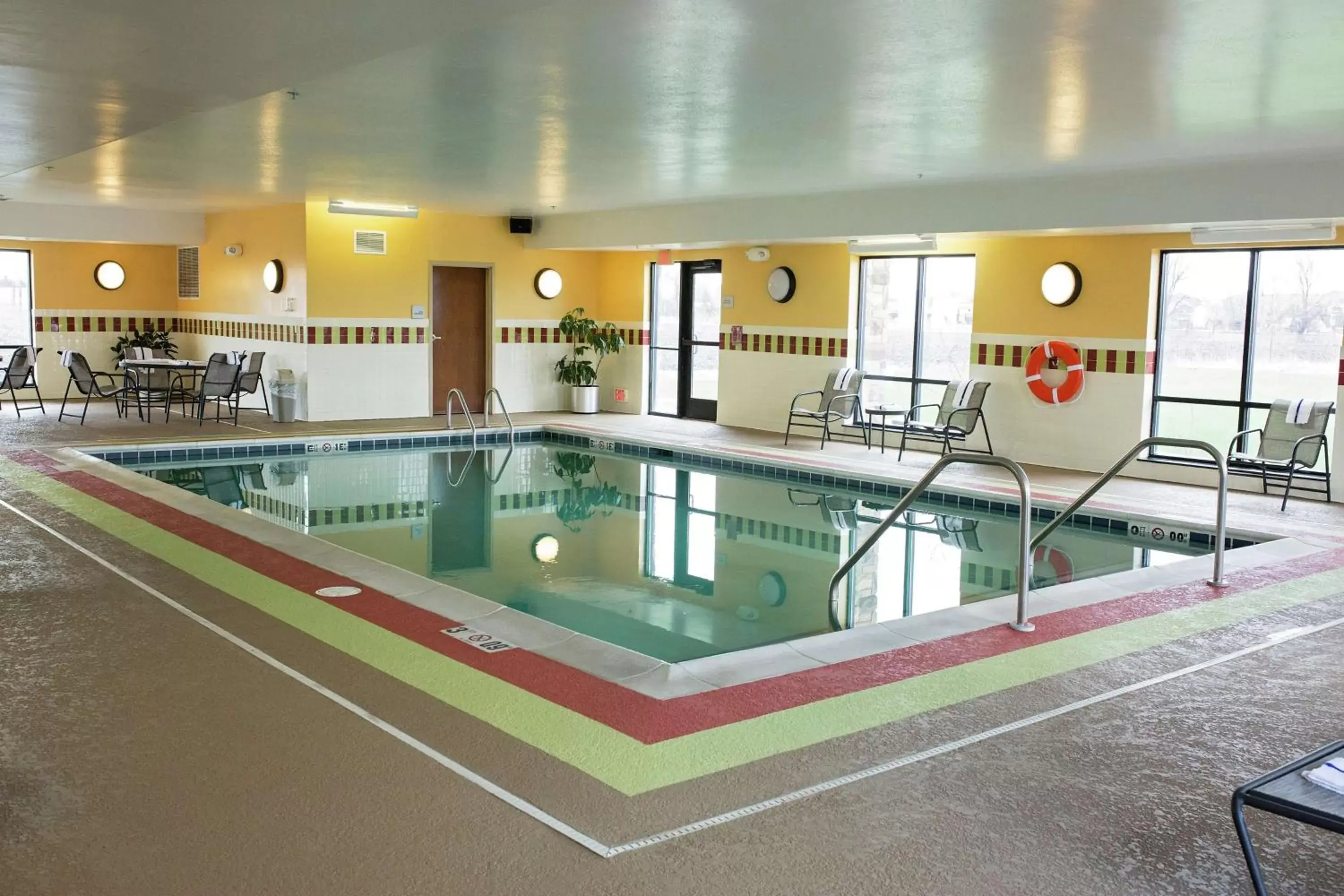 Swimming Pool in Hampton Inn Yorkville