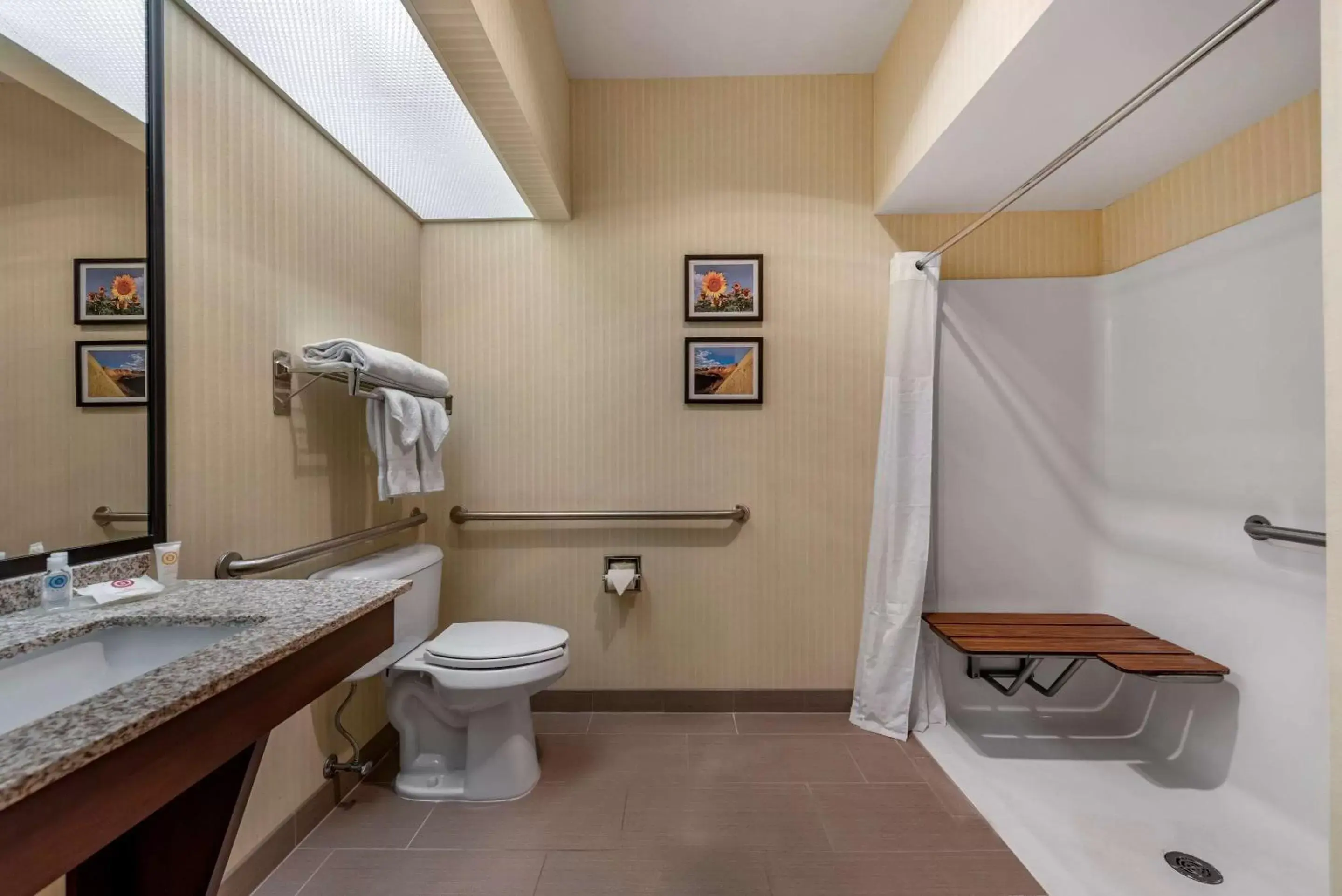 Bathroom in Comfort Inn & Suites Warsaw near US-30