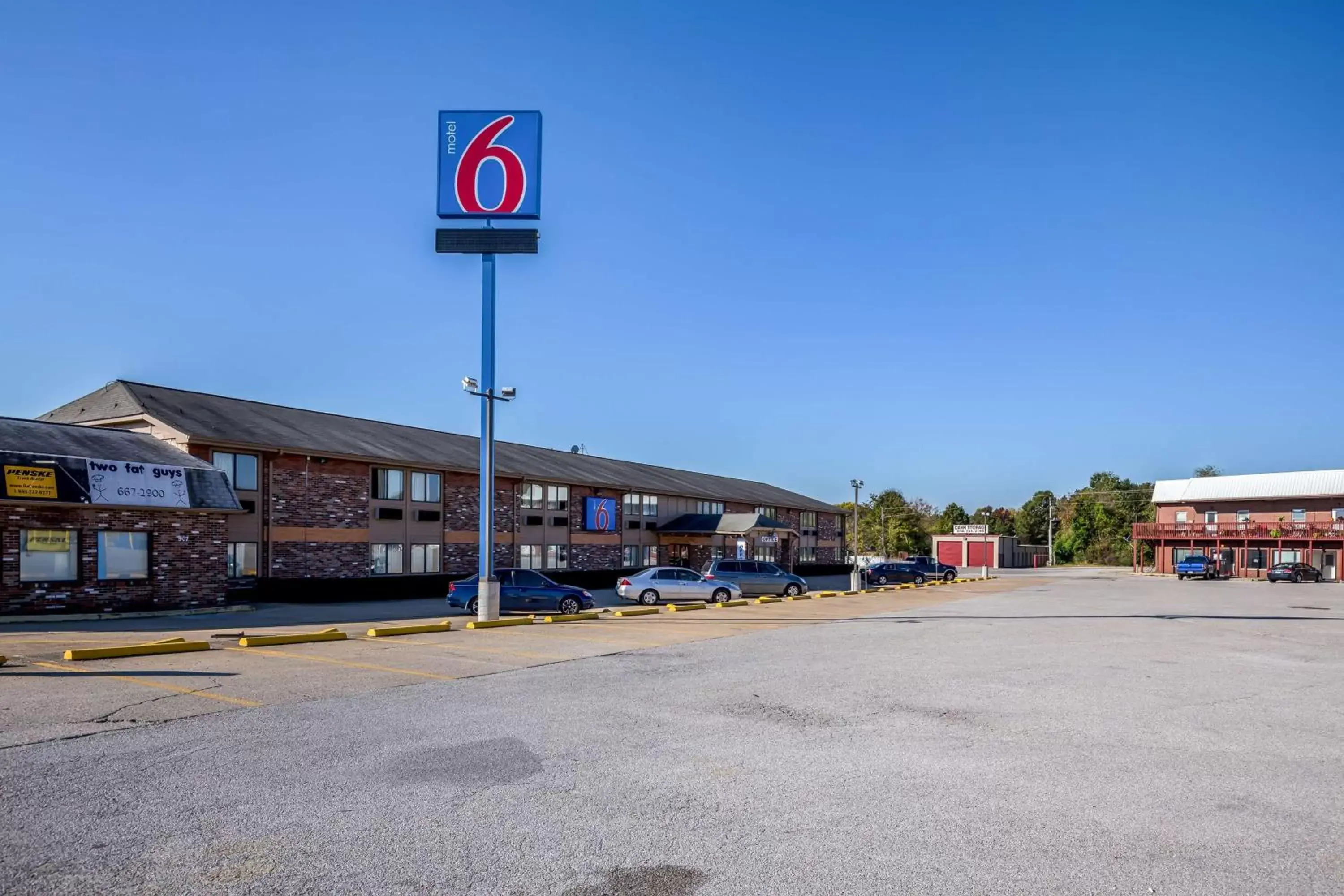 Property building in Motel 6-Troy, IL Property building in Motel 6-Troy, IL