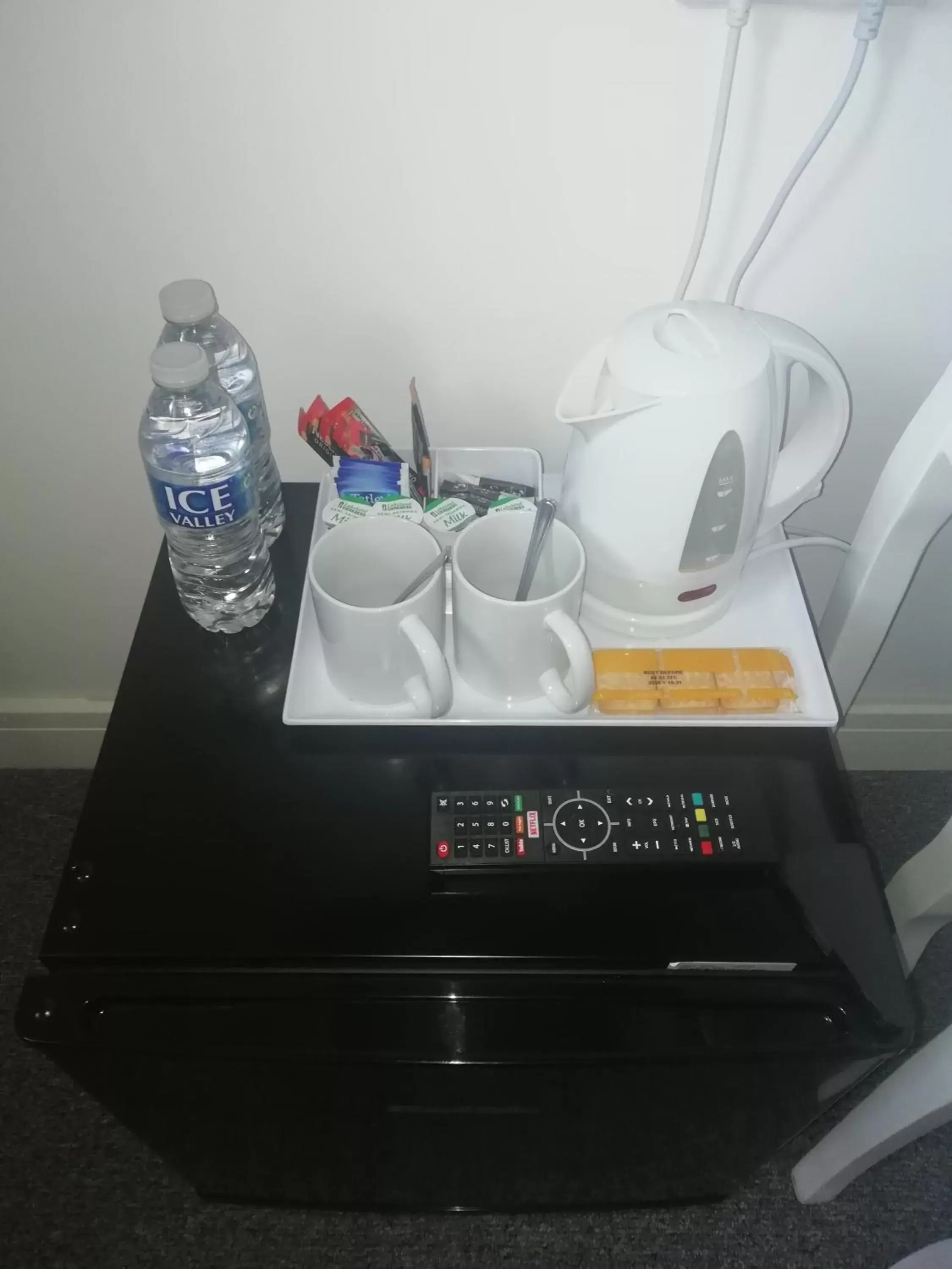 Coffee/tea facilities, Kitchen/Kitchenette in The Antelope Hotel