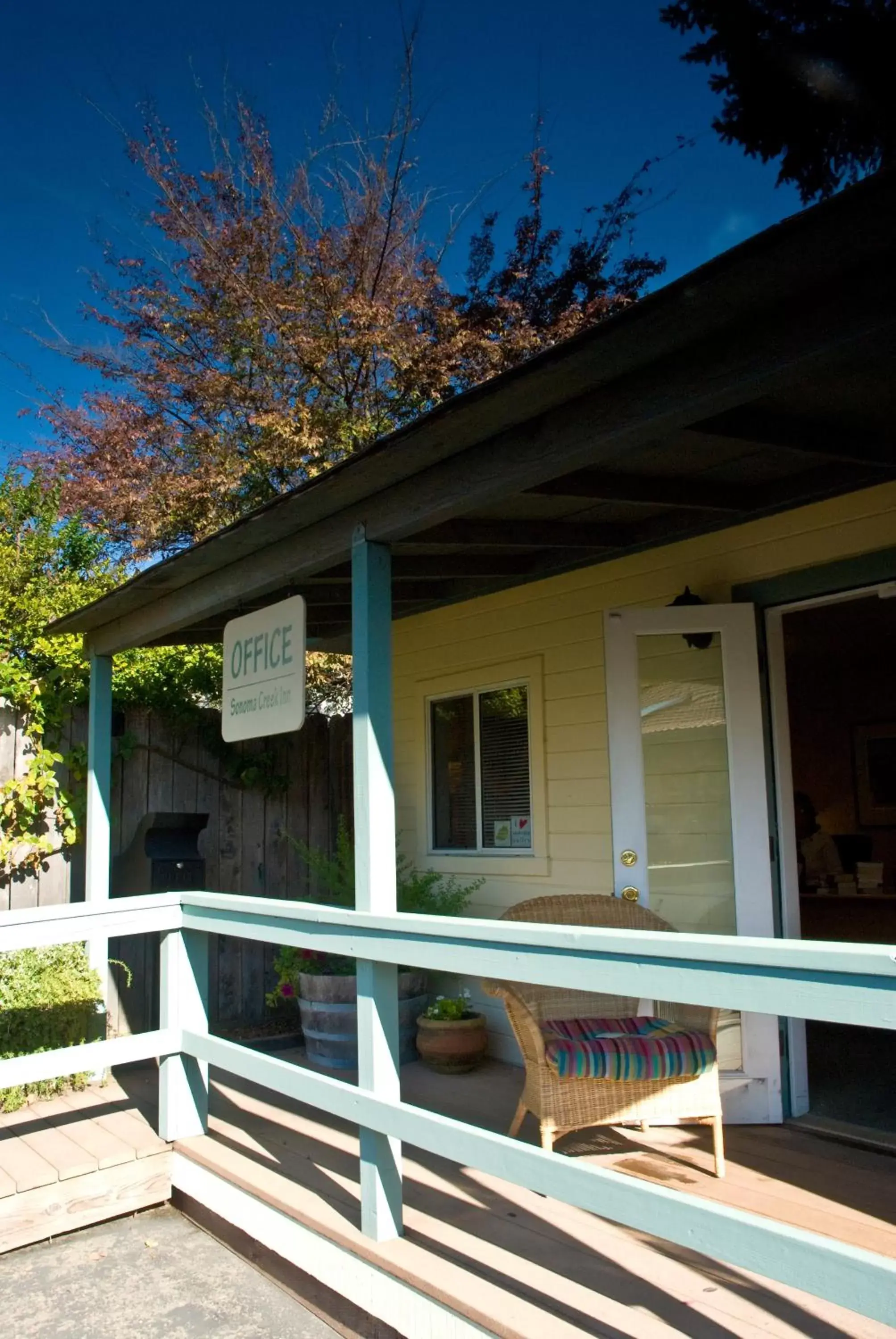 Facade/entrance in Sonoma Creek Inn