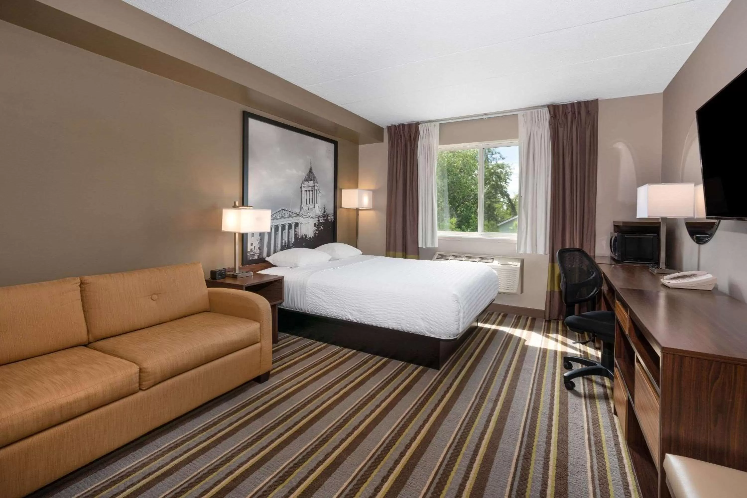 Photo of the whole room, Bed in Super 8 by Wyndham Winnipeg West