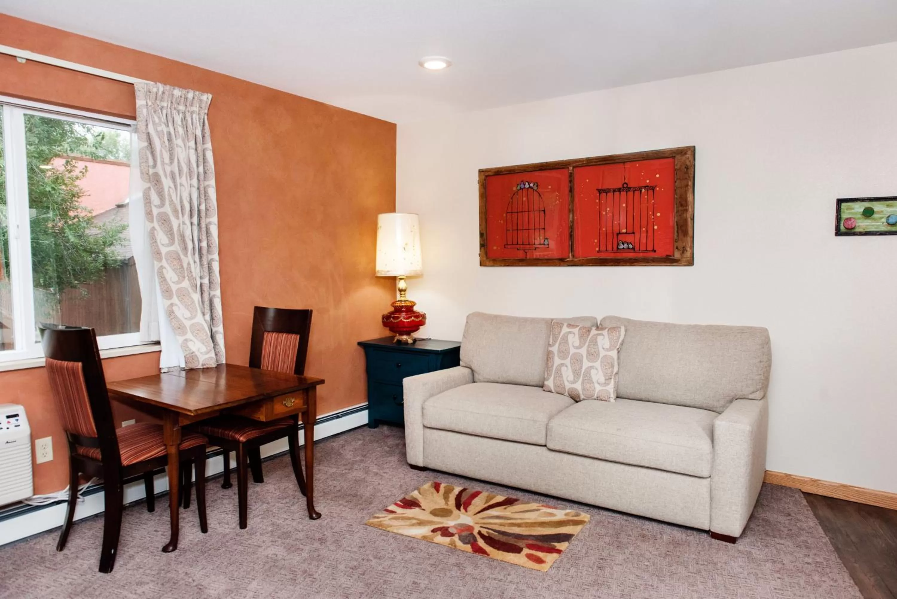 Living room, Seating Area in Red Wing Motel