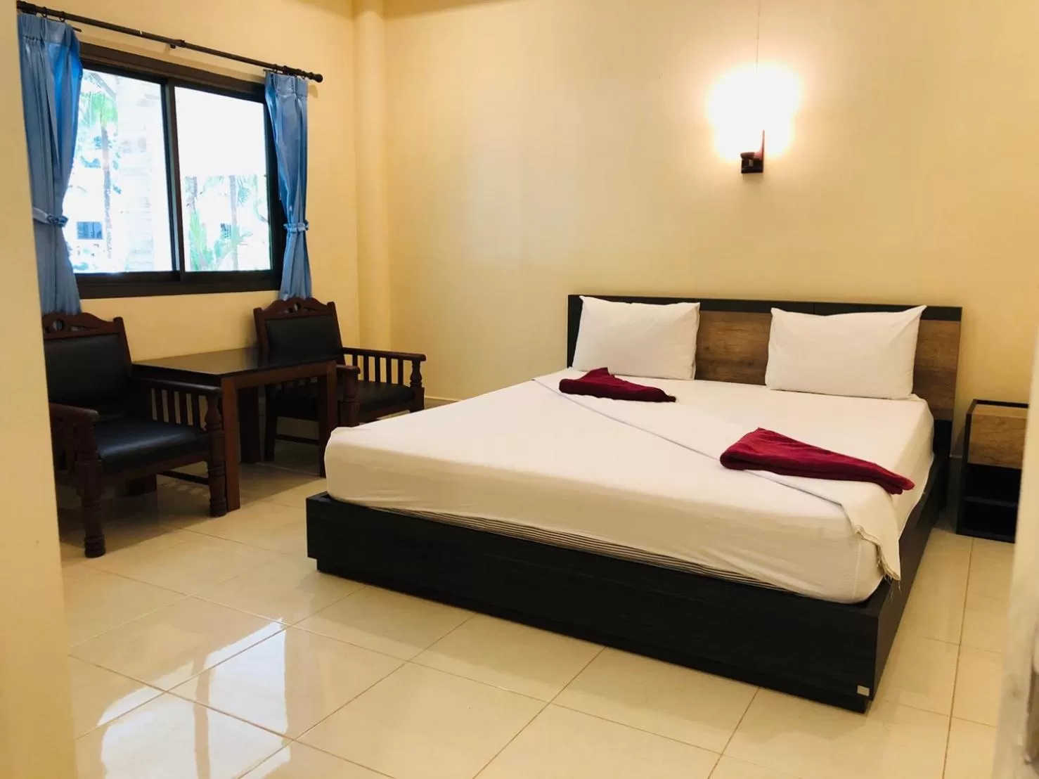 Bed in Ao Thong beach Resort