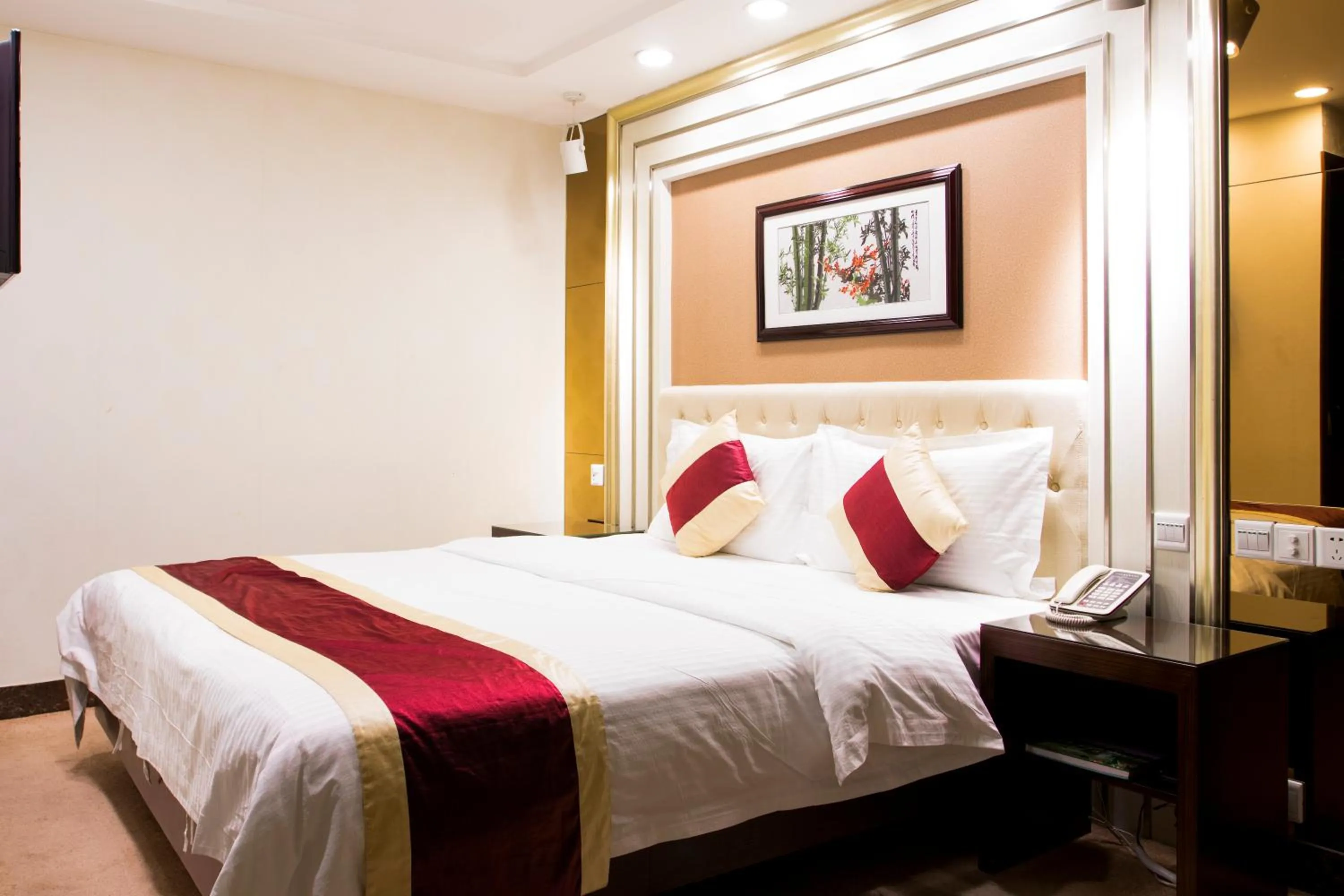 bunk bed in New World Hotel