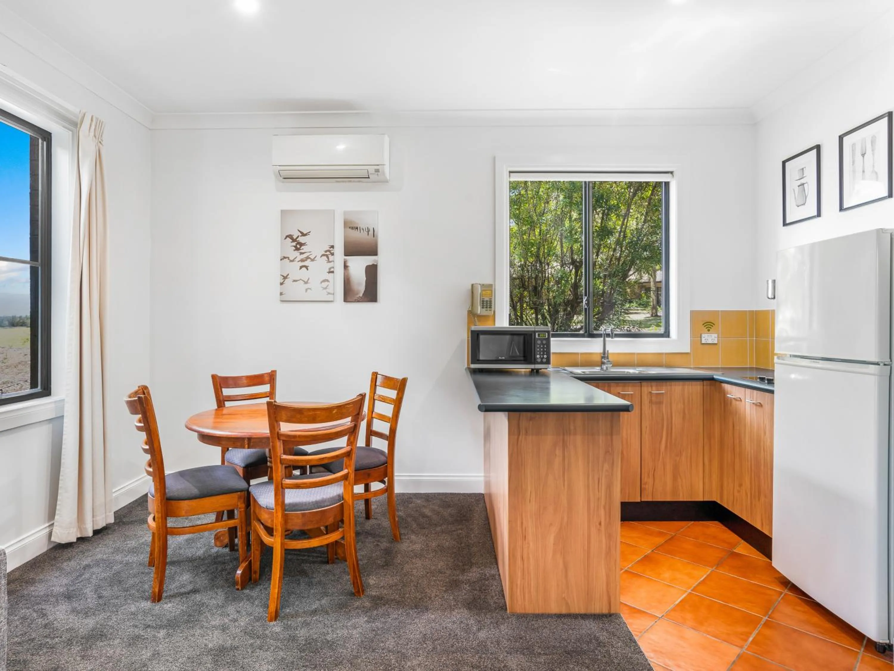 Kitchen or kitchenette in Leisure Inn Pokolbin Hill