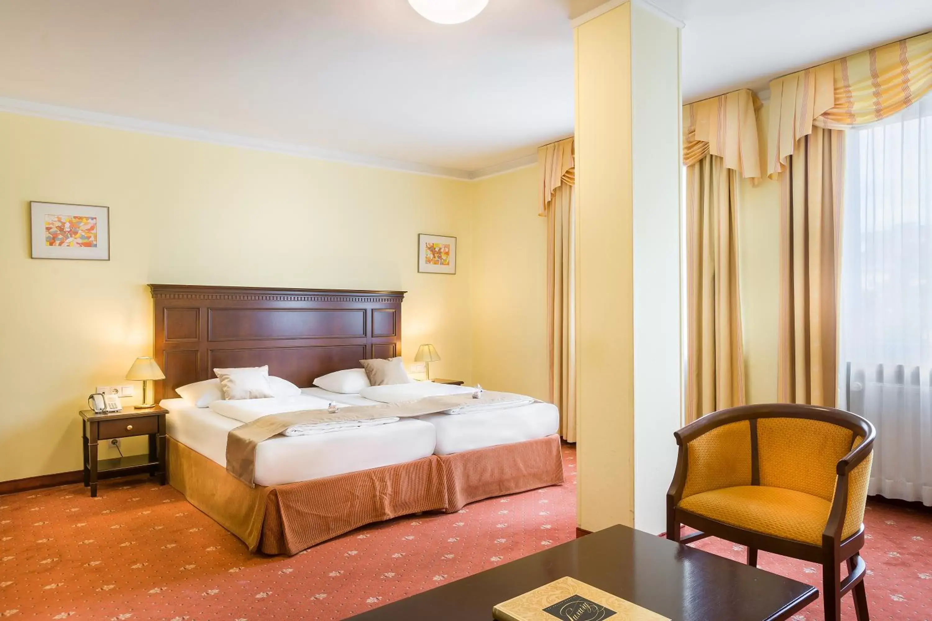 Photo of the whole room, Bed in Novum Hotel Prinz Eugen Hauptbahnhof