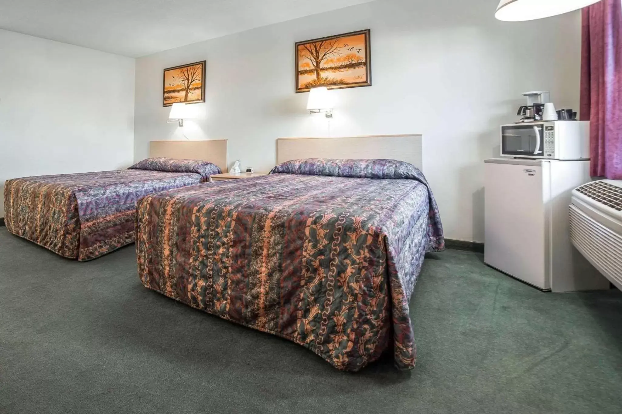 Queen Room with Two Queen Beds - Non-Smoking in Rodeway Inn Boardman - Hermiston