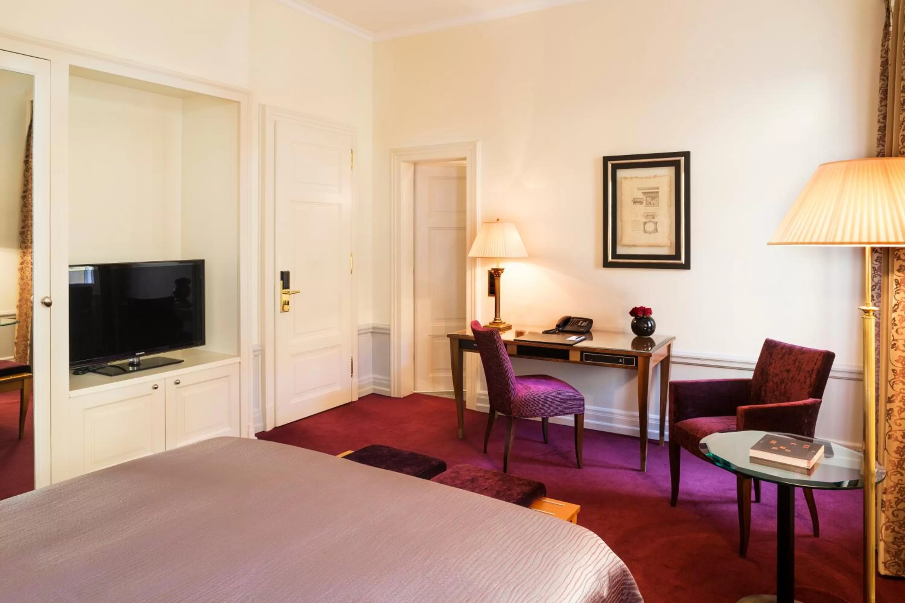 Bedroom, Bed in Hotel Bellevue Palace Bern