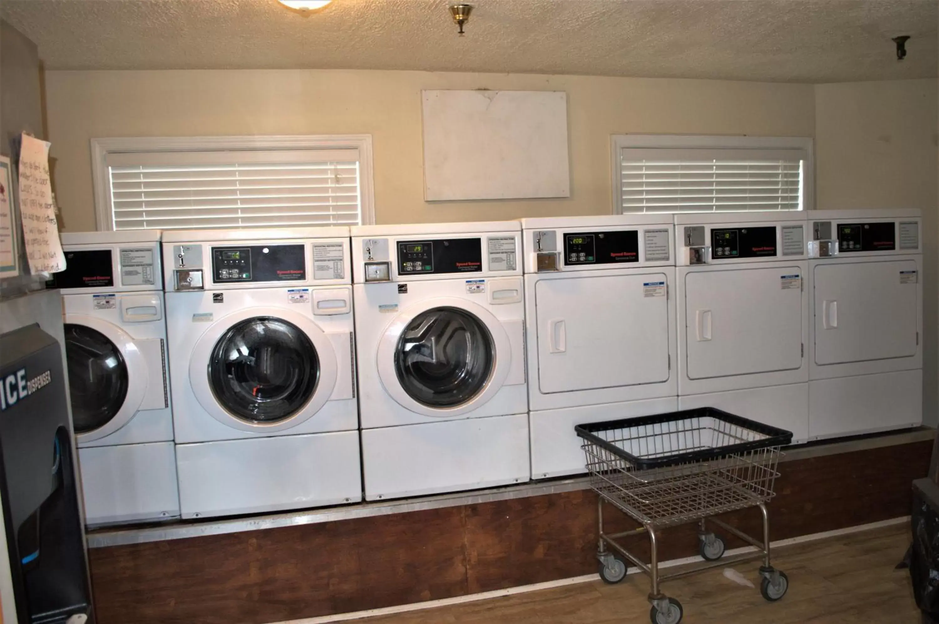 Kitchen/Kitchenette in Carrier Motor Lodge