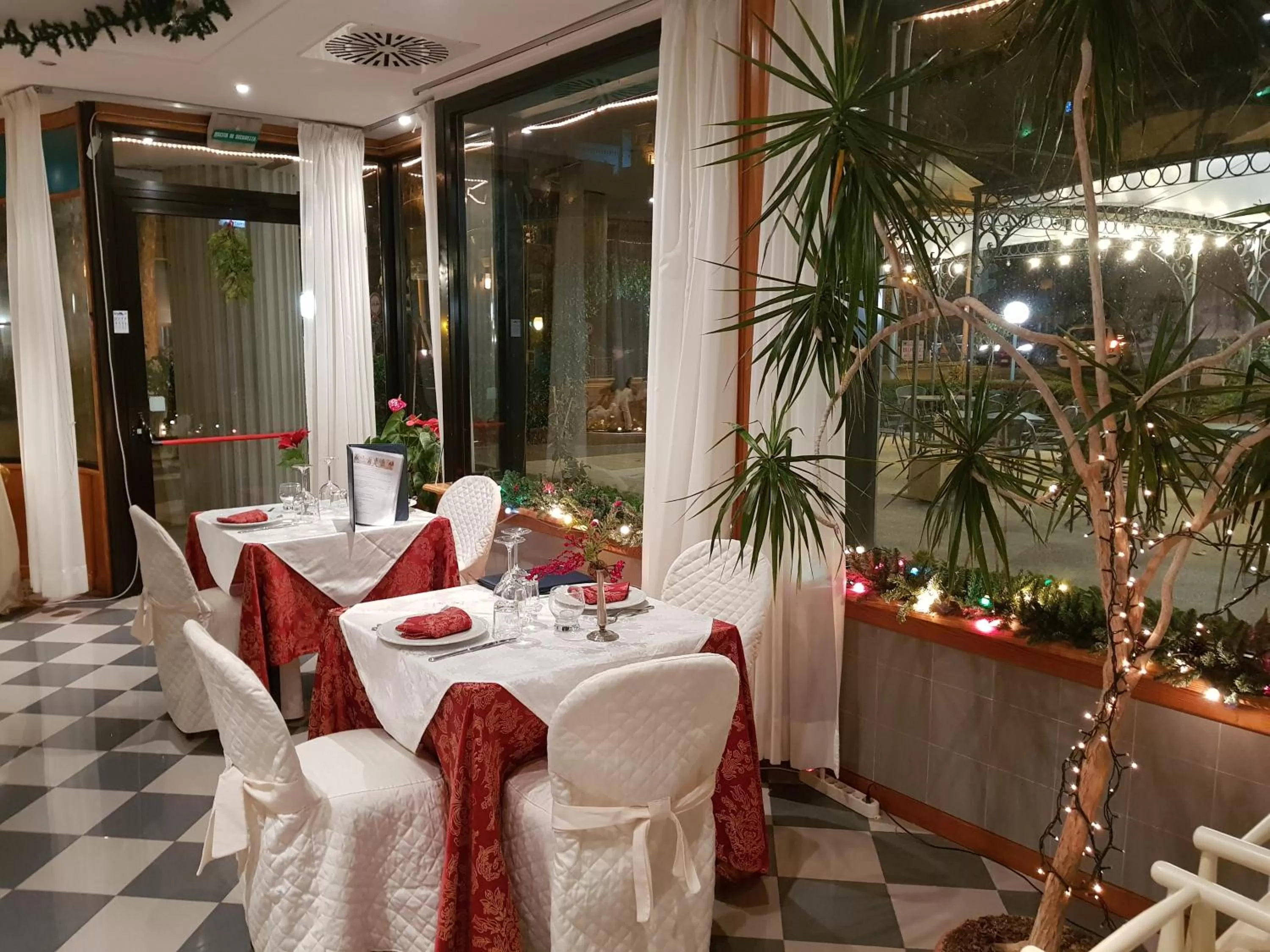 Restaurant/places to eat in Platani Hotel