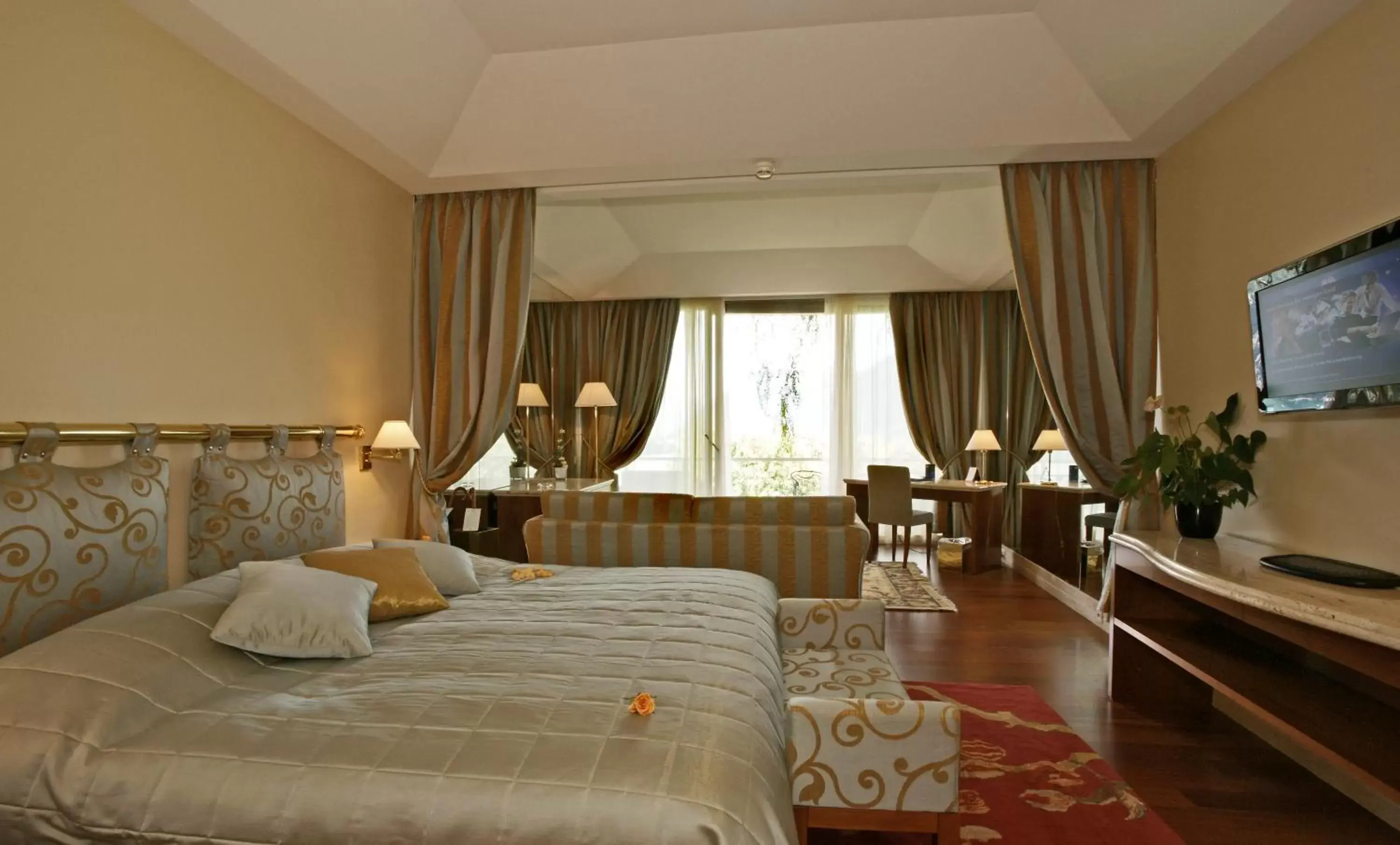 Photo of the whole room in Villa Principe Leopoldo - Ticino Hotels Group