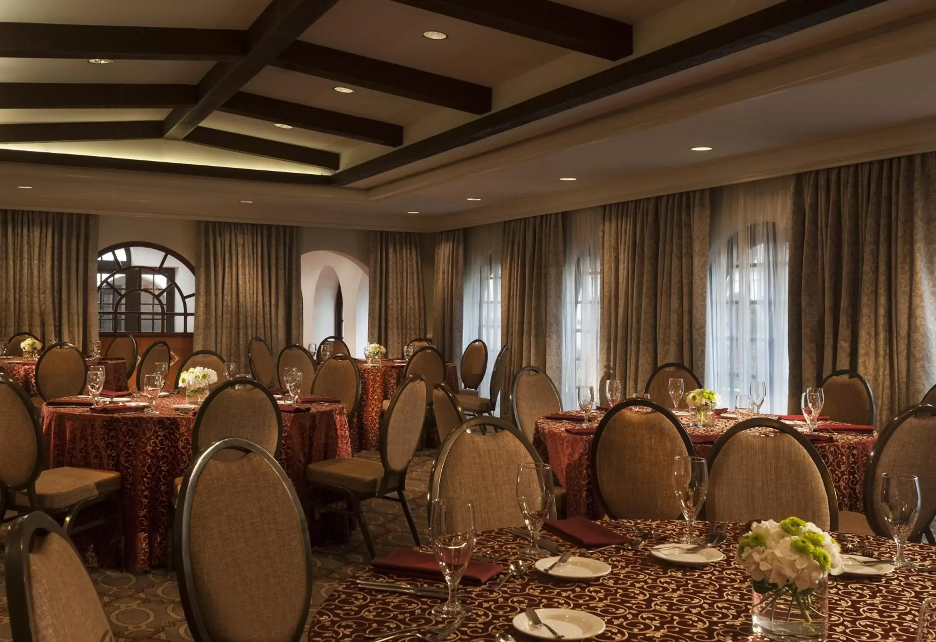 Banquet/Function facilities, Restaurant/Places to Eat in Omni La Mansion del Rio