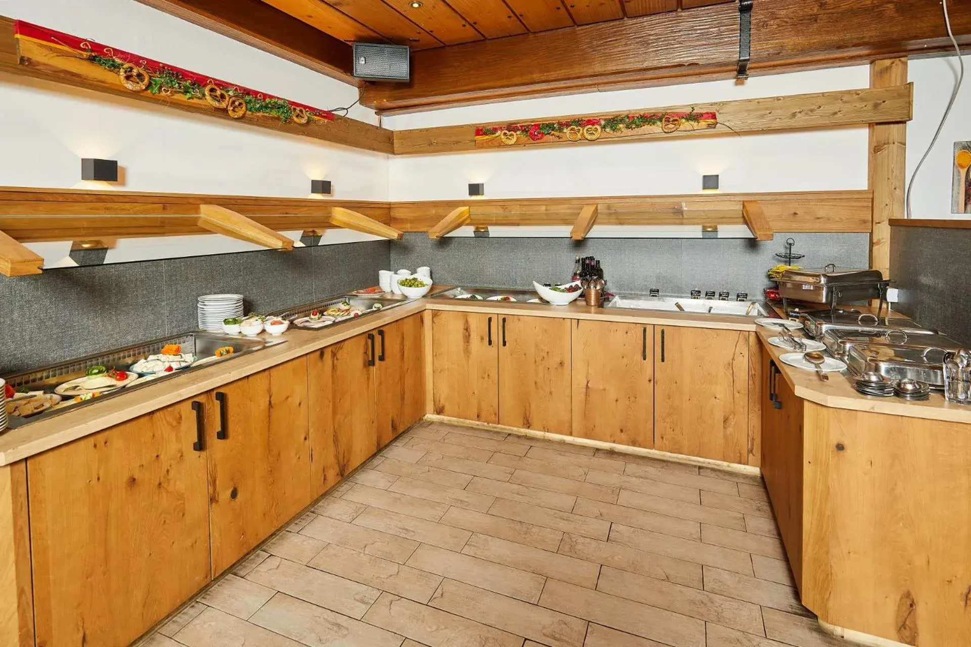 Breakfast, Kitchen/Kitchenette in Hotel Rupertihof