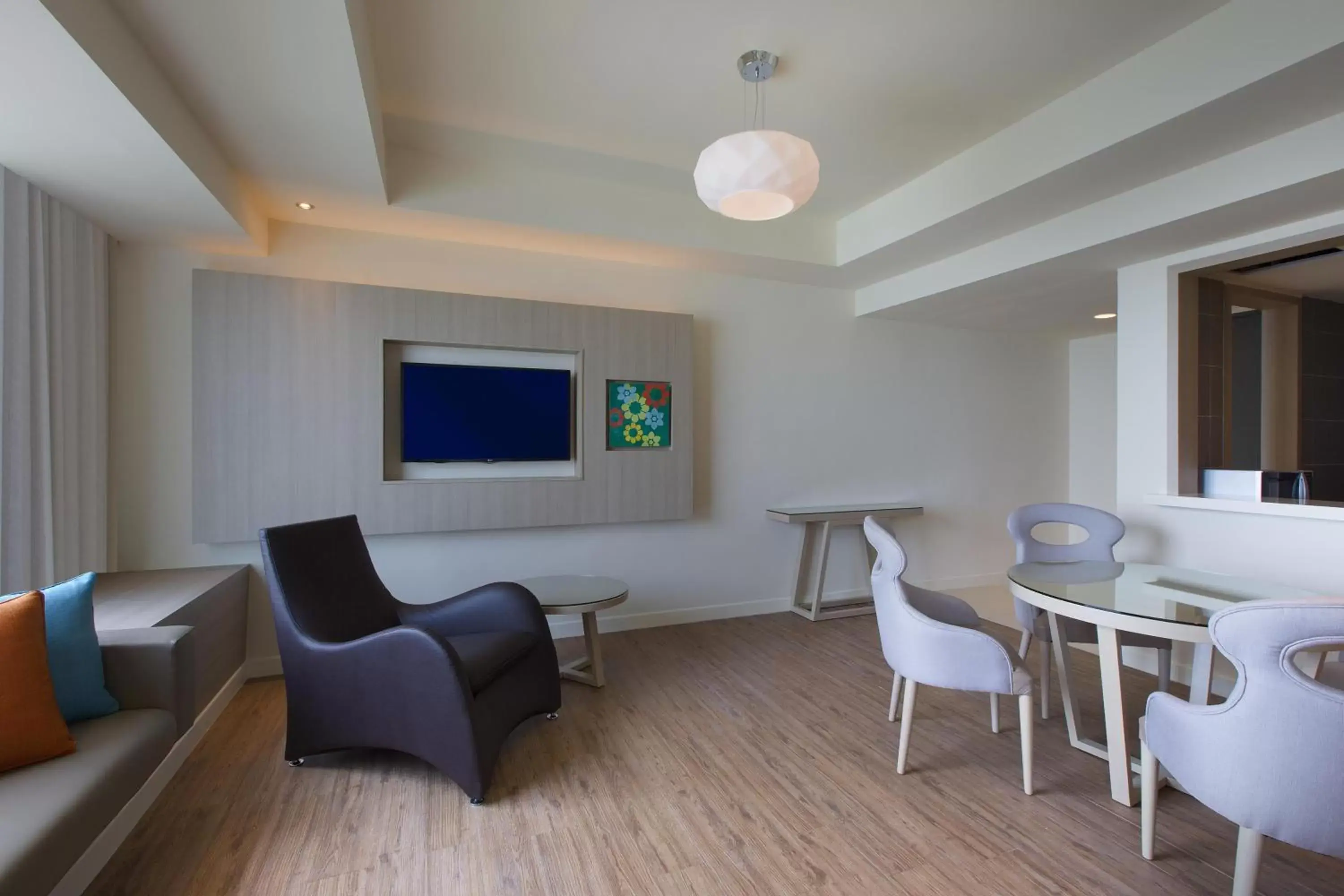 Kitchen or kitchenette, Seating Area in Mercure Penang Beach