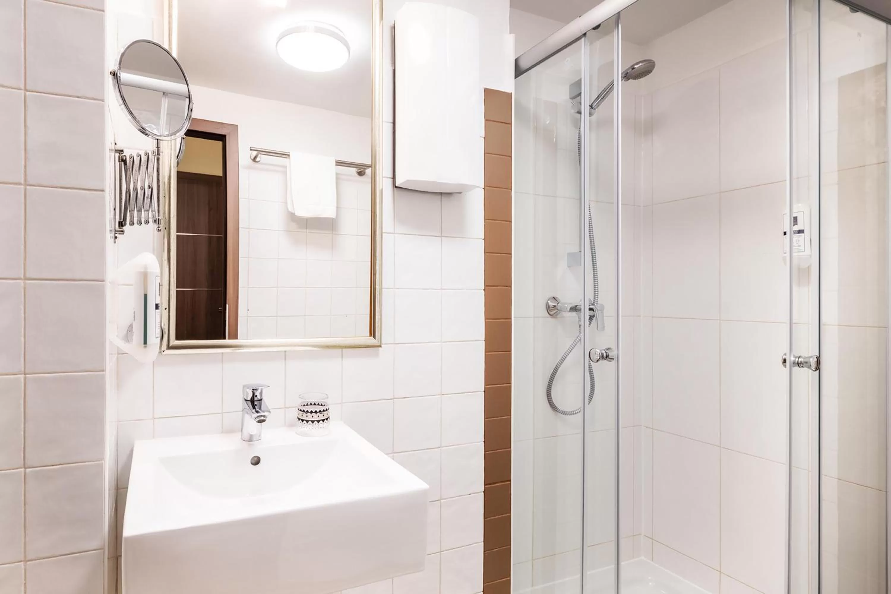 Bathroom in Schroeders City-Style-Hotel