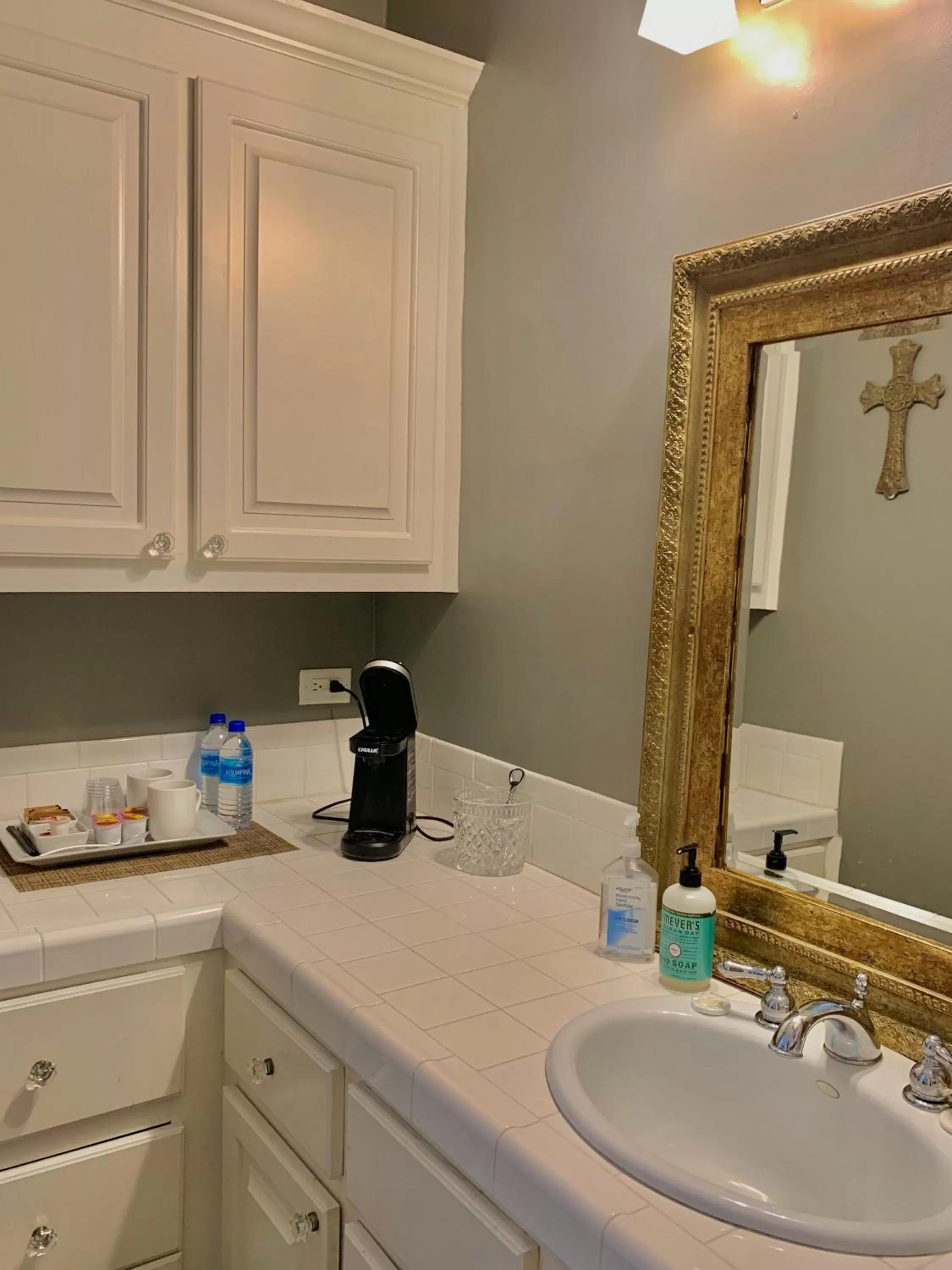 Coffee/tea facilities in The Beaumont House Natchez