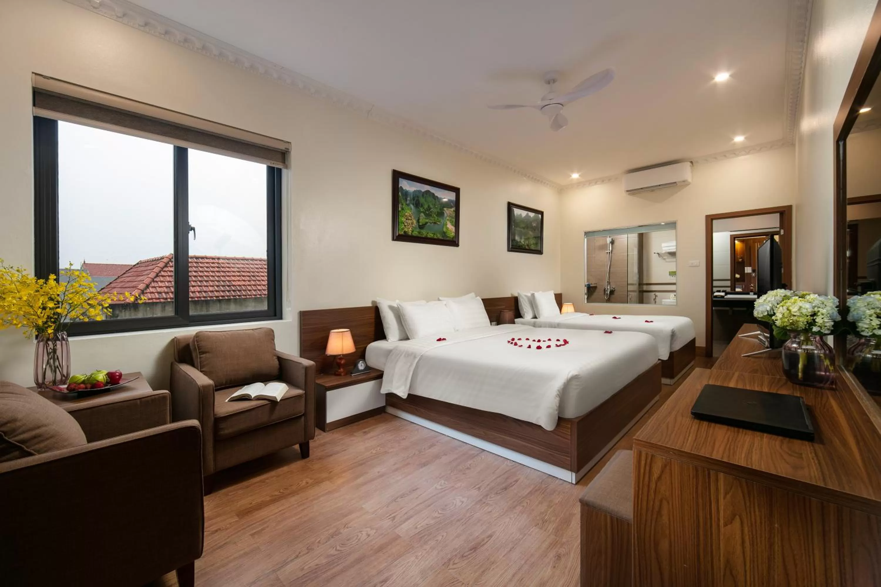 Photo of the whole room, Bed in Tam Coc Holiday Hotel & Villa