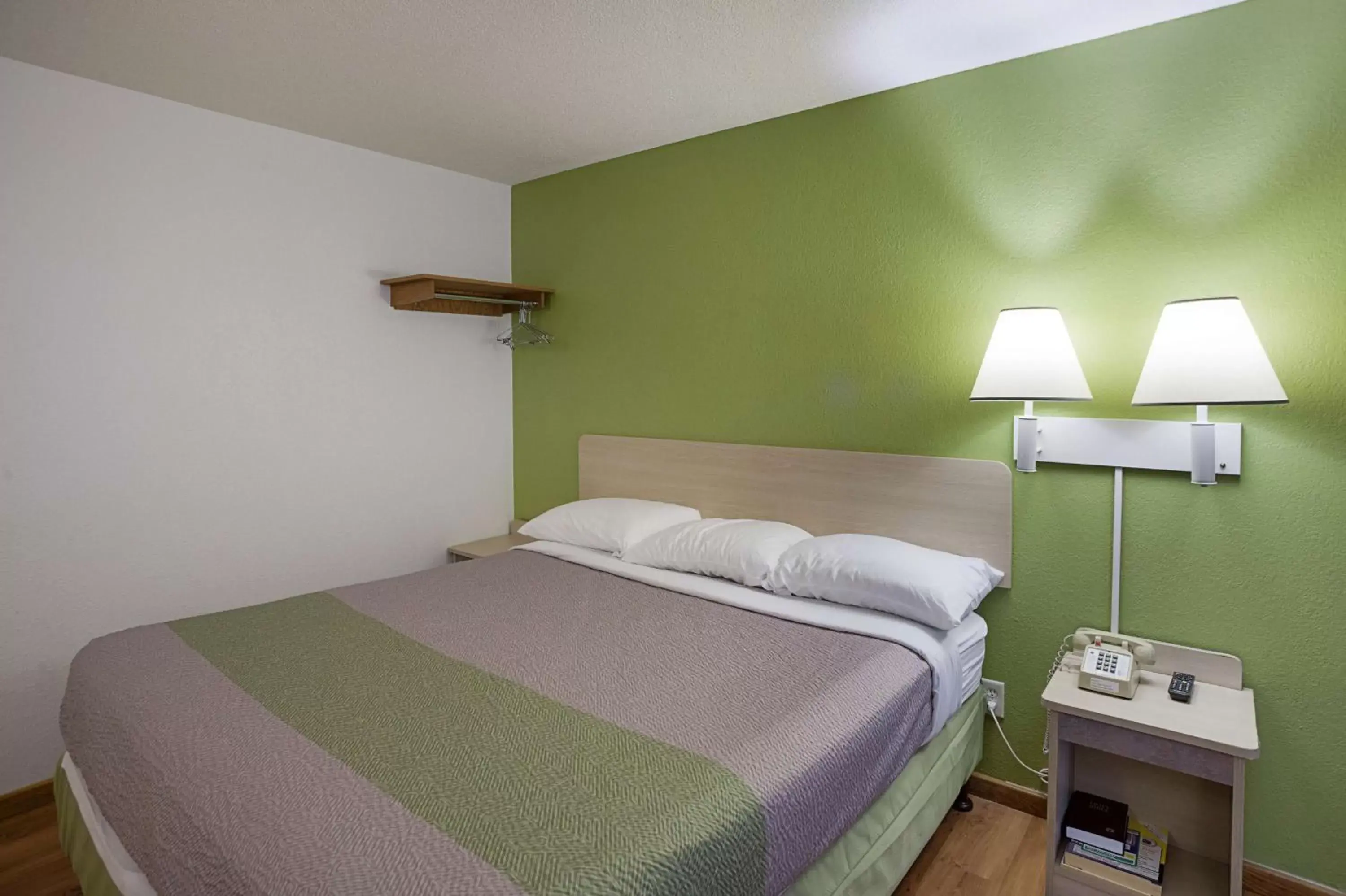 King Room - Non-Smoking in Motel 6-Binghamton, NY King Room - Non-Smoking in Motel 6-Binghamton, NY