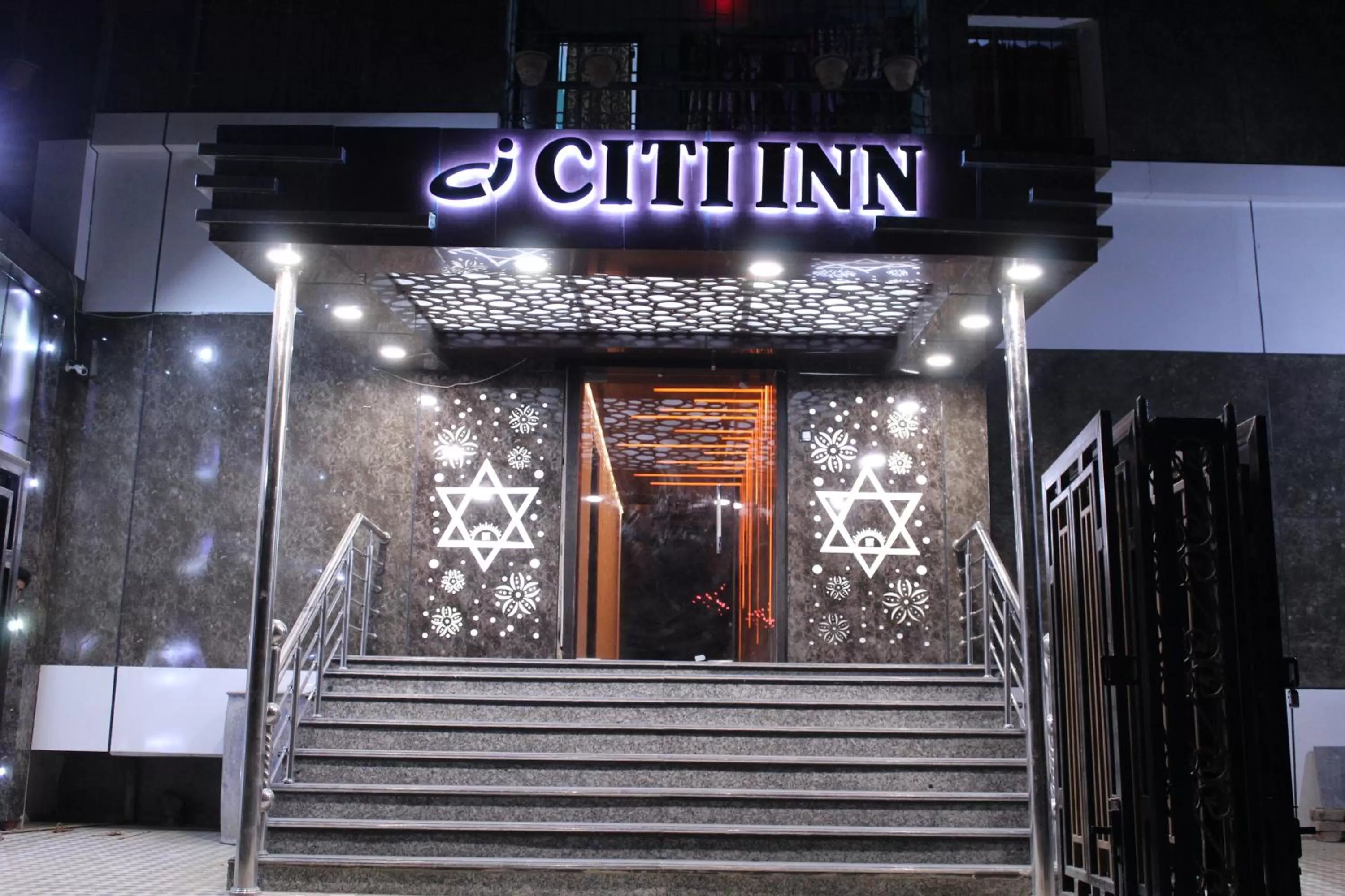Facade/entrance in Citi Inn