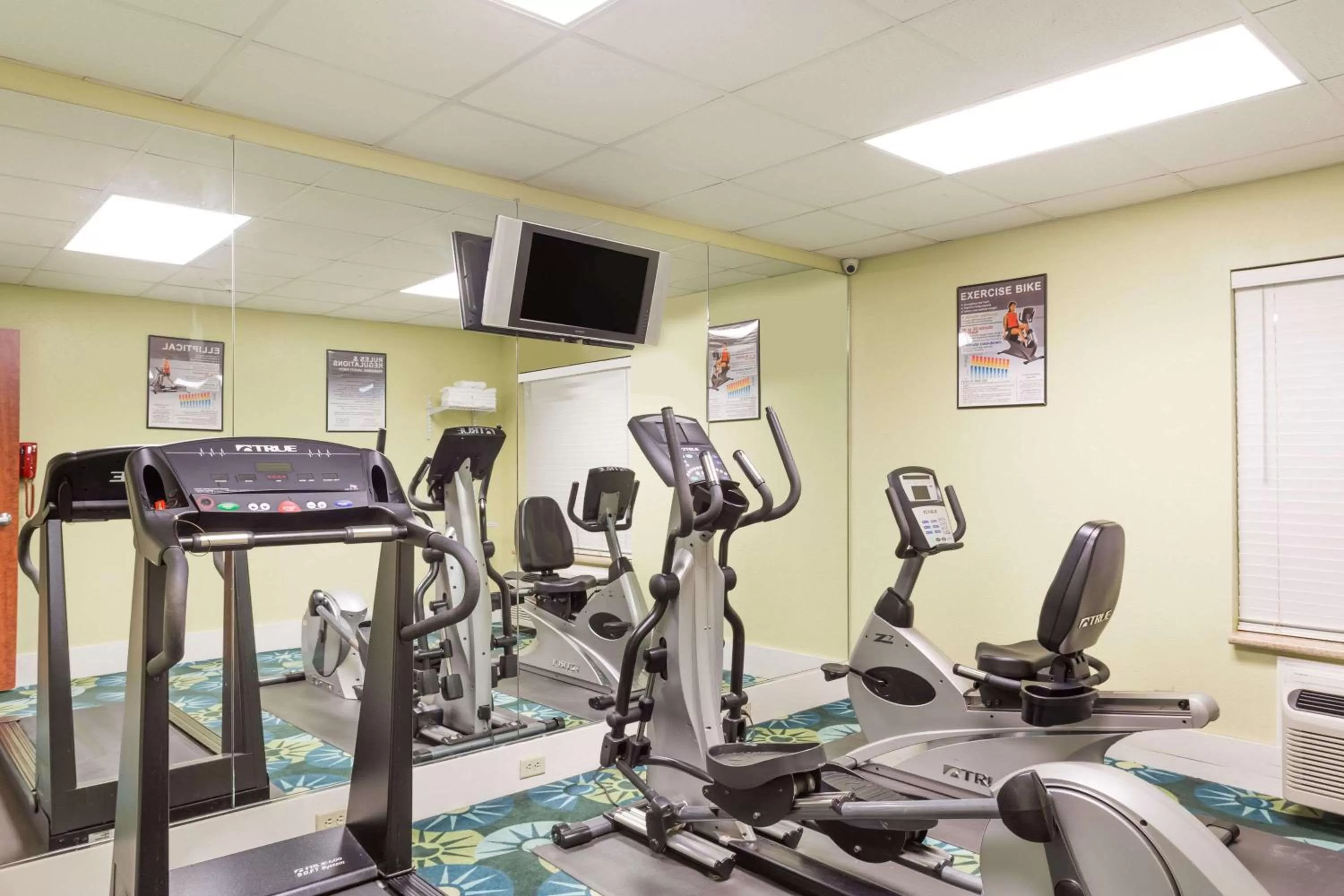 Fitness centre/facilities in Days Inn & Suites by Wyndham Savannah North I-95