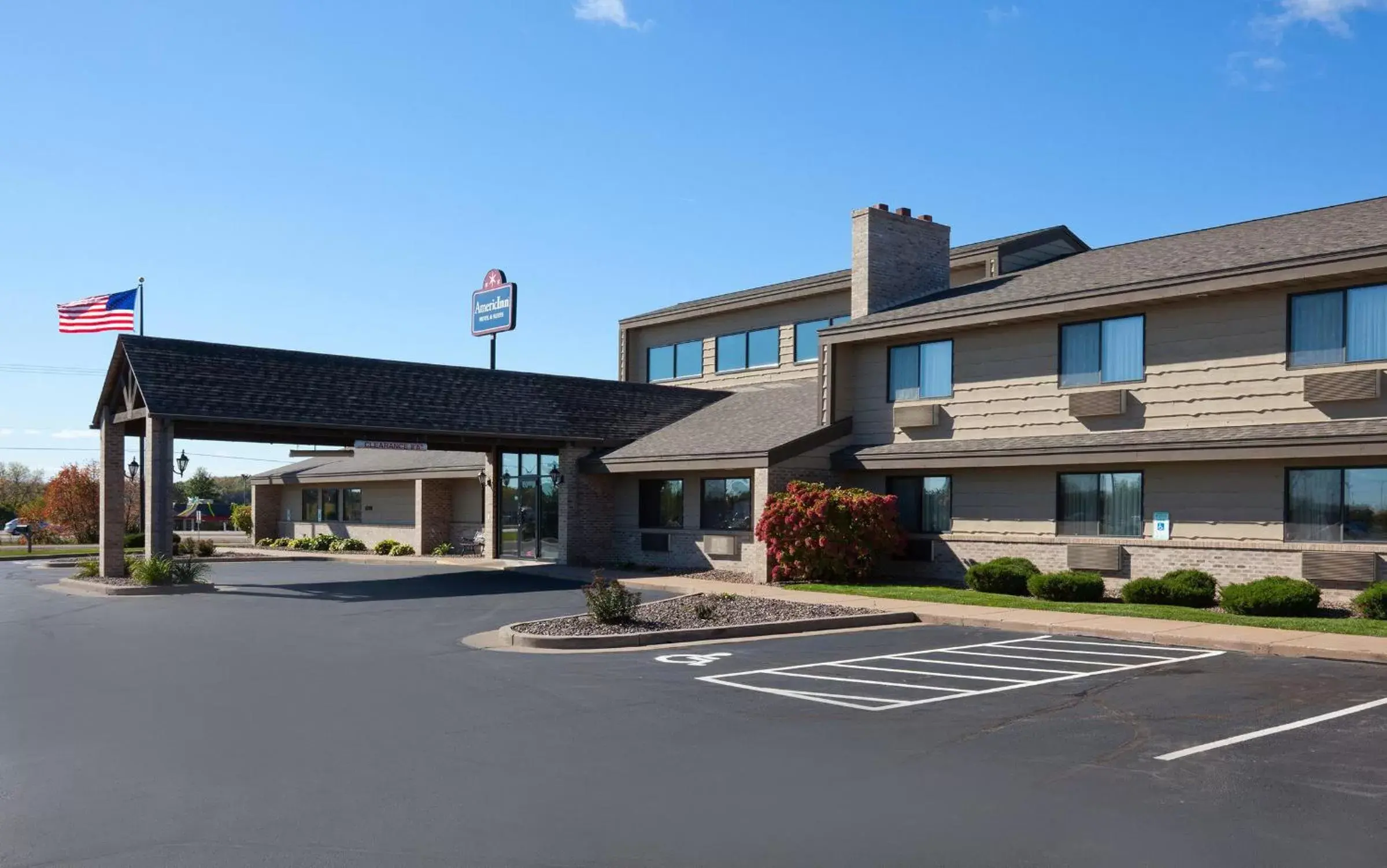 Facade/entrance, Property Building in AmericInn by Wyndham Eau Claire