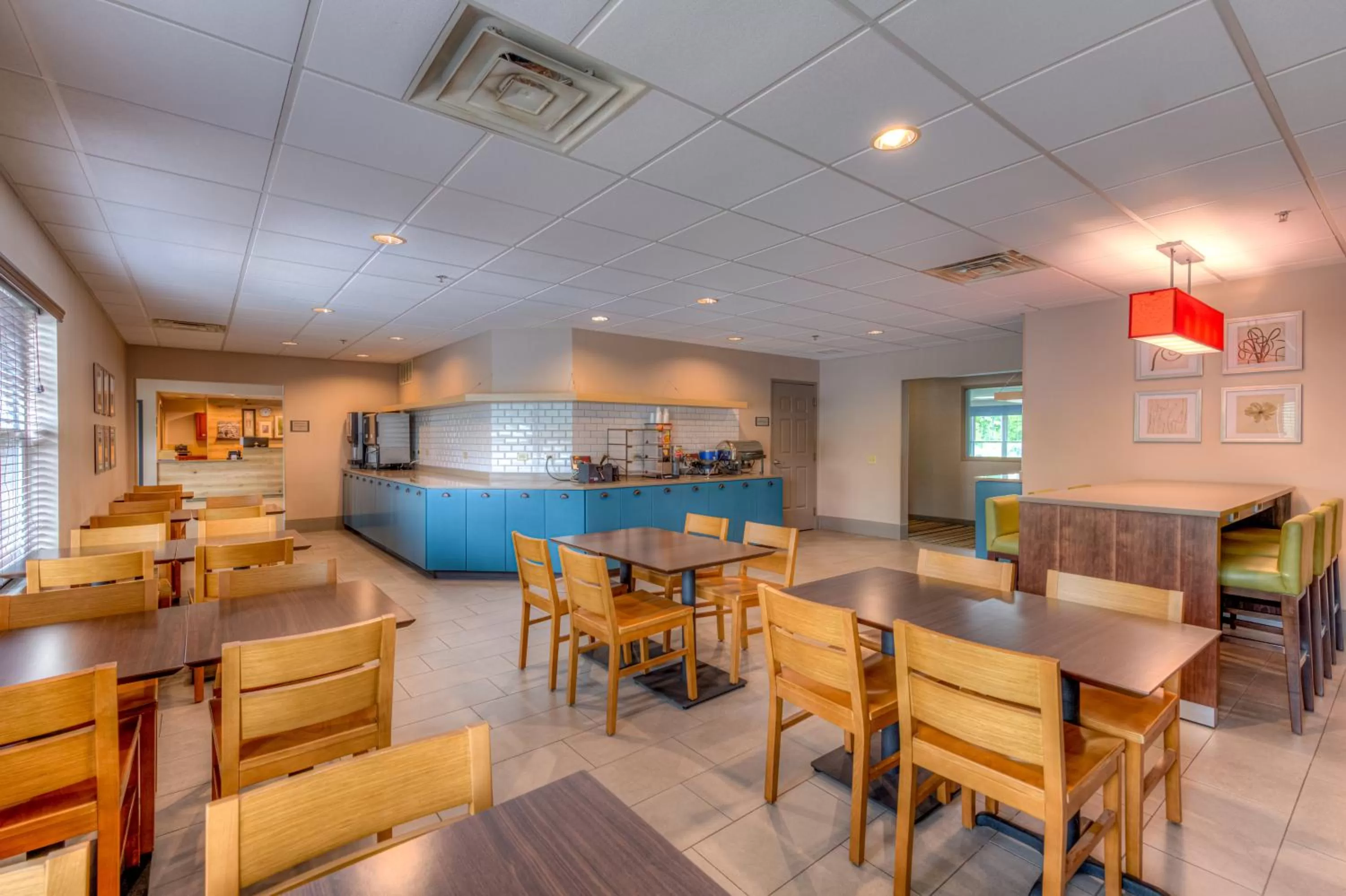 Restaurant/places to eat in Country Inn & Suites by Radisson, Crystal Lake, IL