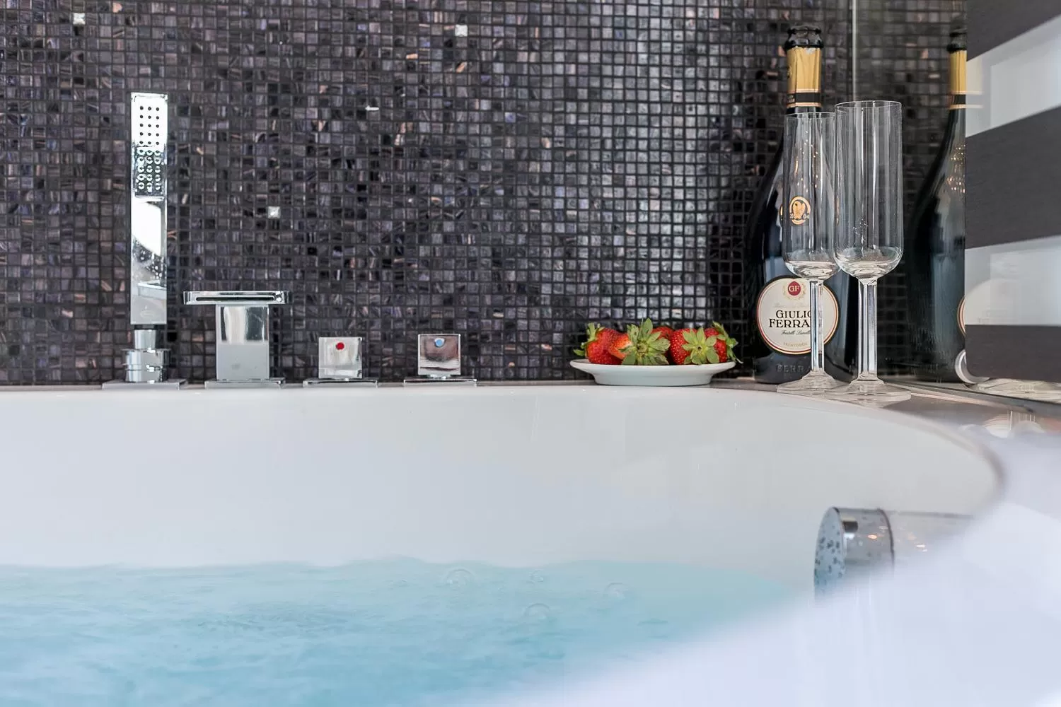 Hot Tub in BellavistaRelax